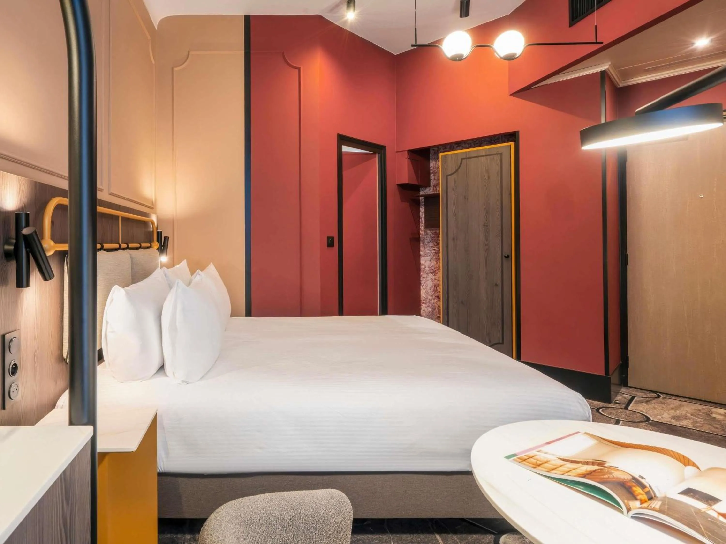 Bedroom, Bed in Grand Hotel des Brotteaux Lyon Ctre - Handwritten Collection