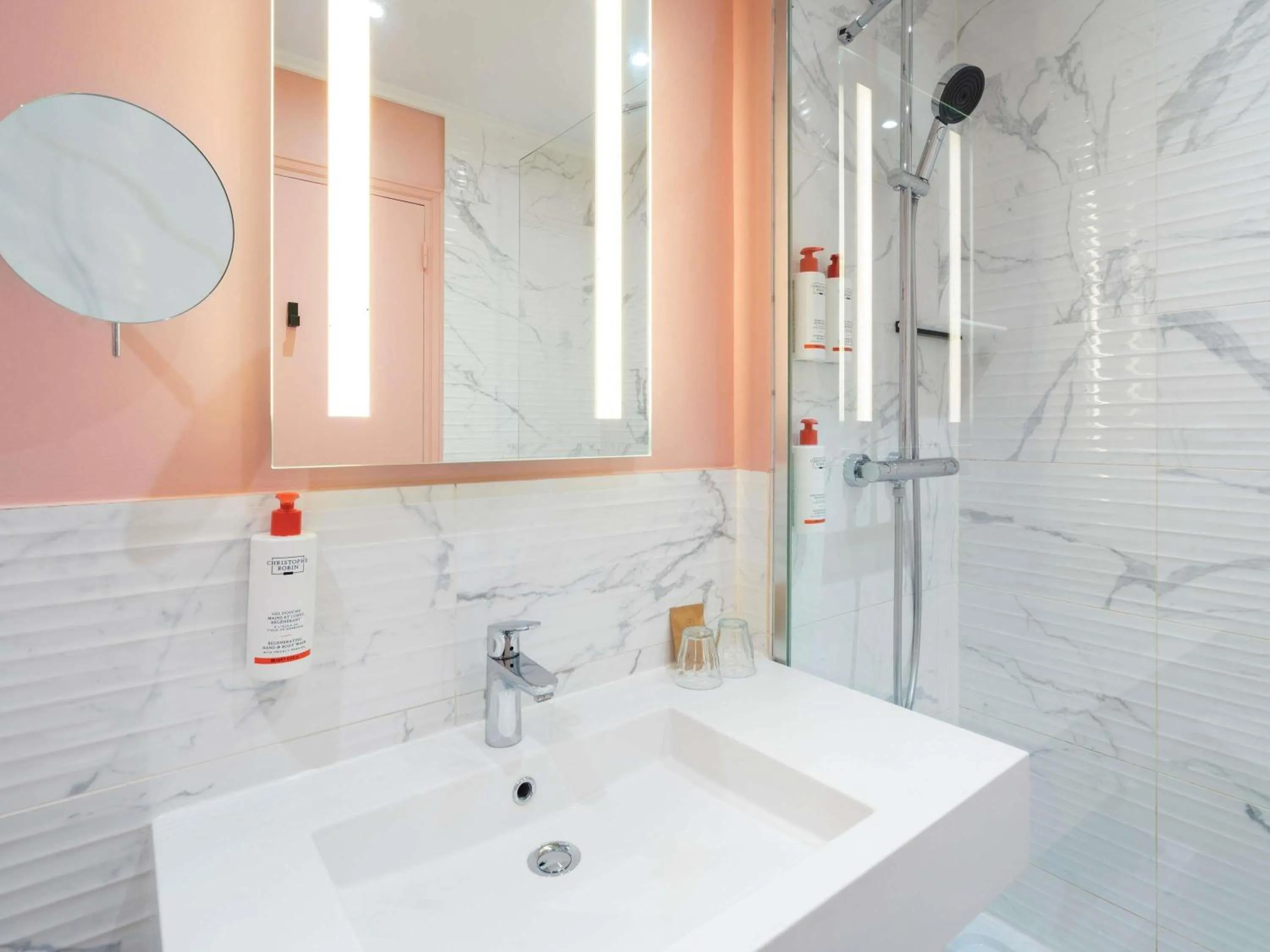 Bedroom in Grand Hotel des Brotteaux Lyon Ctre - Handwritten Collection