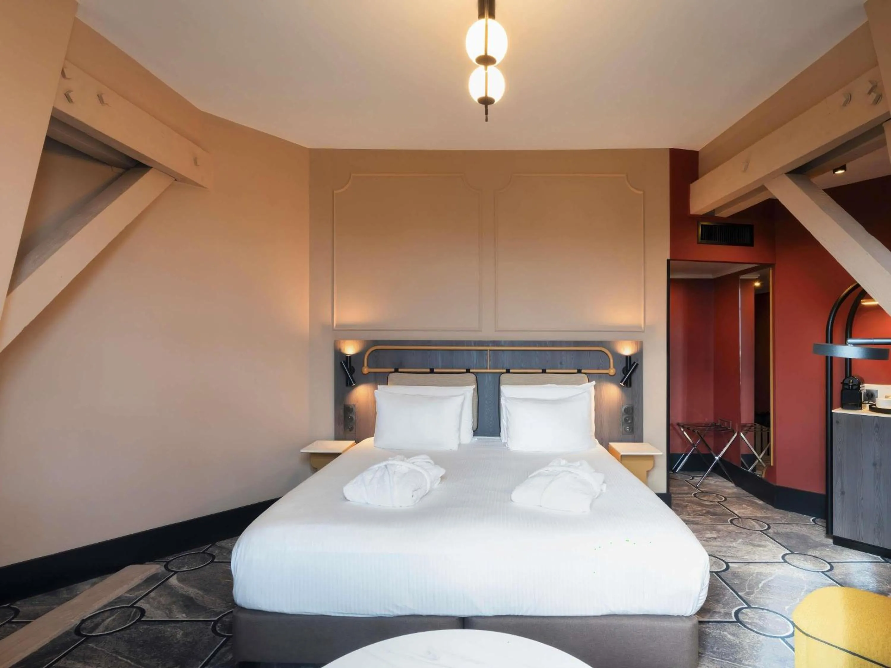 Bedroom, Bed in Grand Hotel des Brotteaux Lyon Ctre - Handwritten Collection