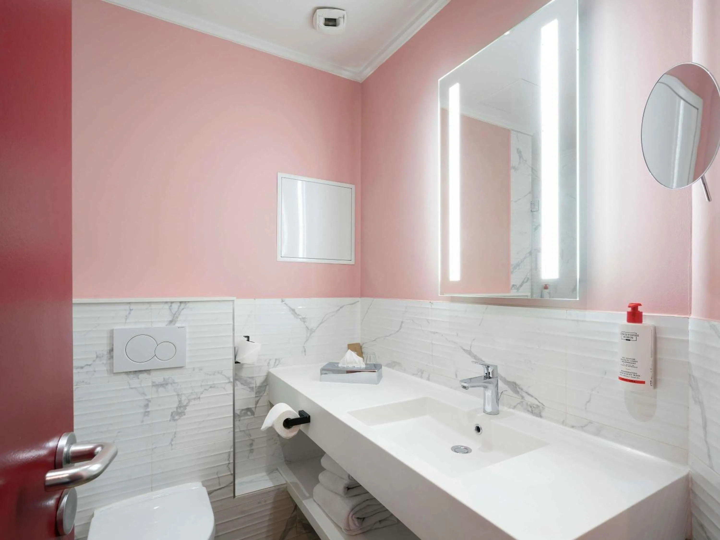 Bedroom in Grand Hotel des Brotteaux Lyon Ctre - Handwritten Collection
