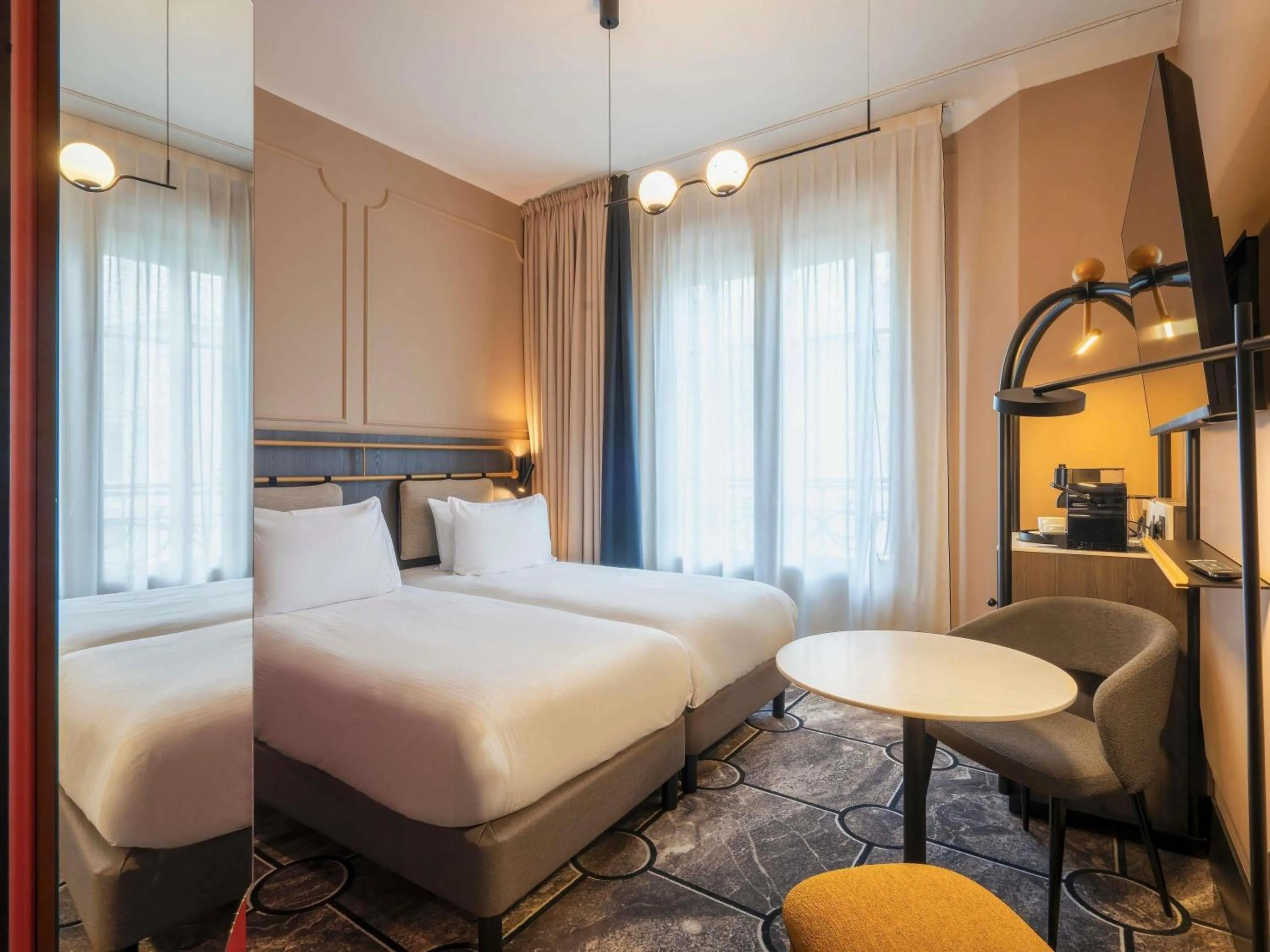 Bedroom, Bed in Grand Hotel des Brotteaux Lyon Ctre - Handwritten Collection