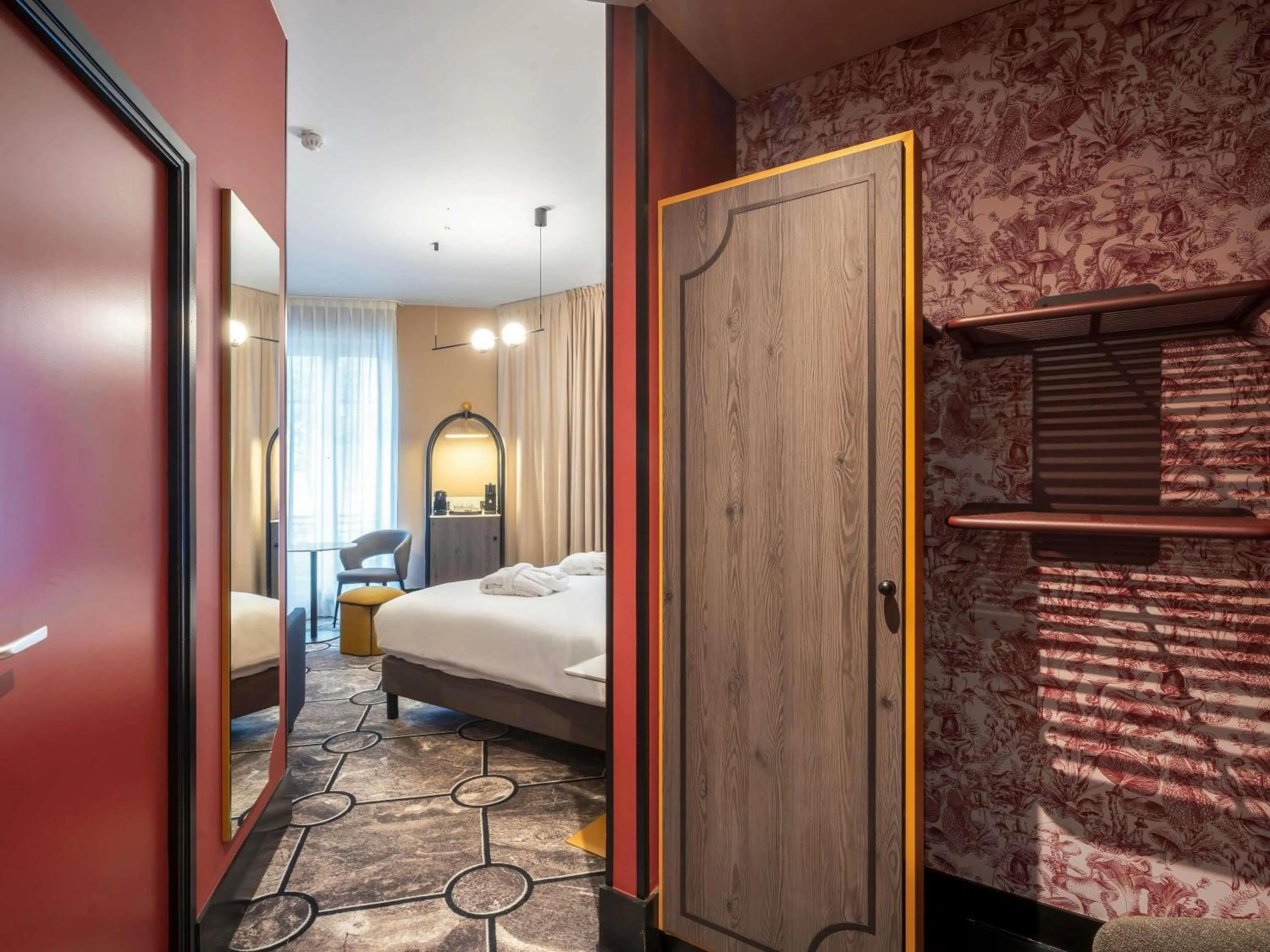 Bedroom, Bed in Grand Hotel des Brotteaux Lyon Ctre - Handwritten Collection