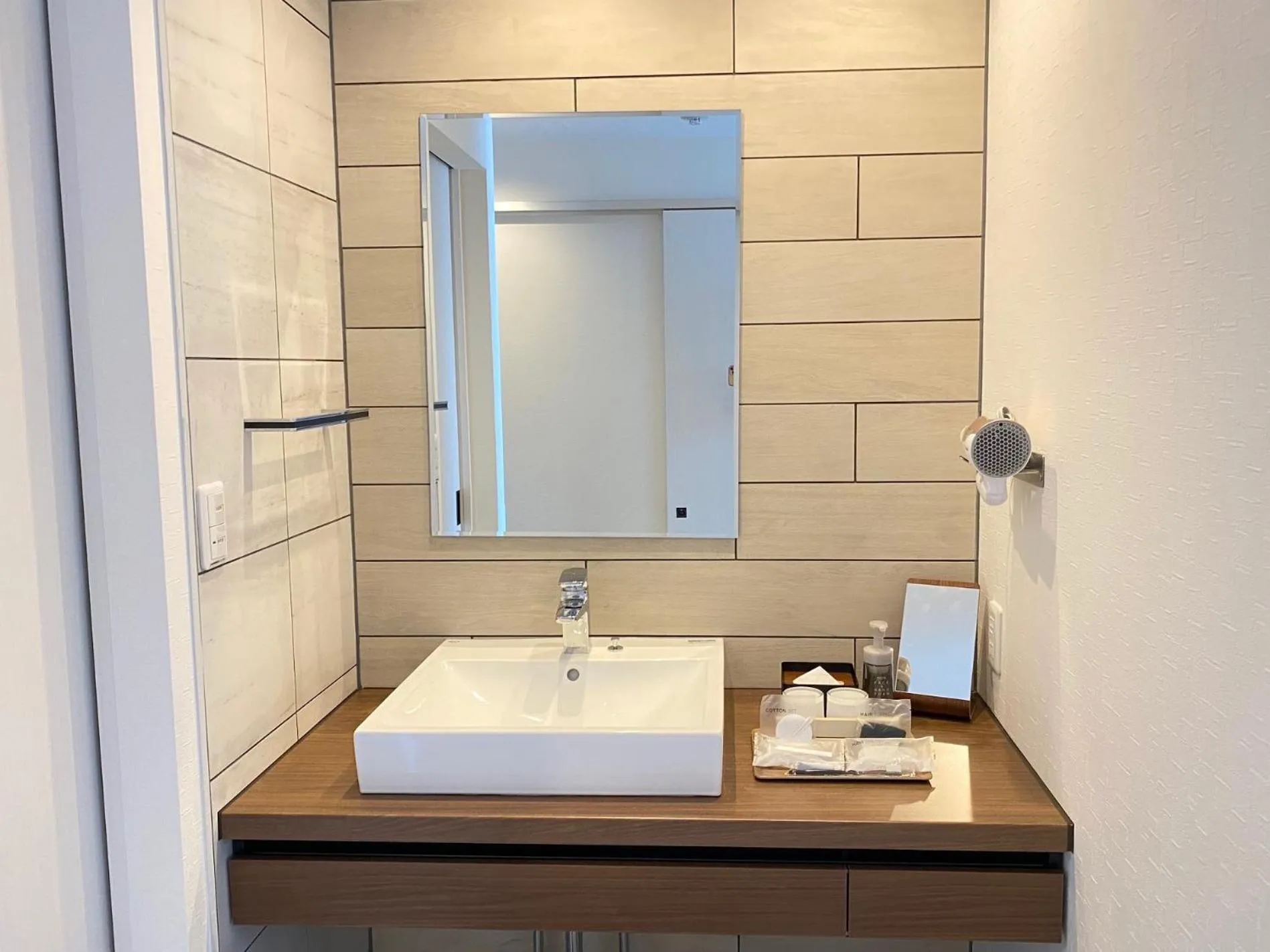 Photo of the whole room in Lalamare Kouri