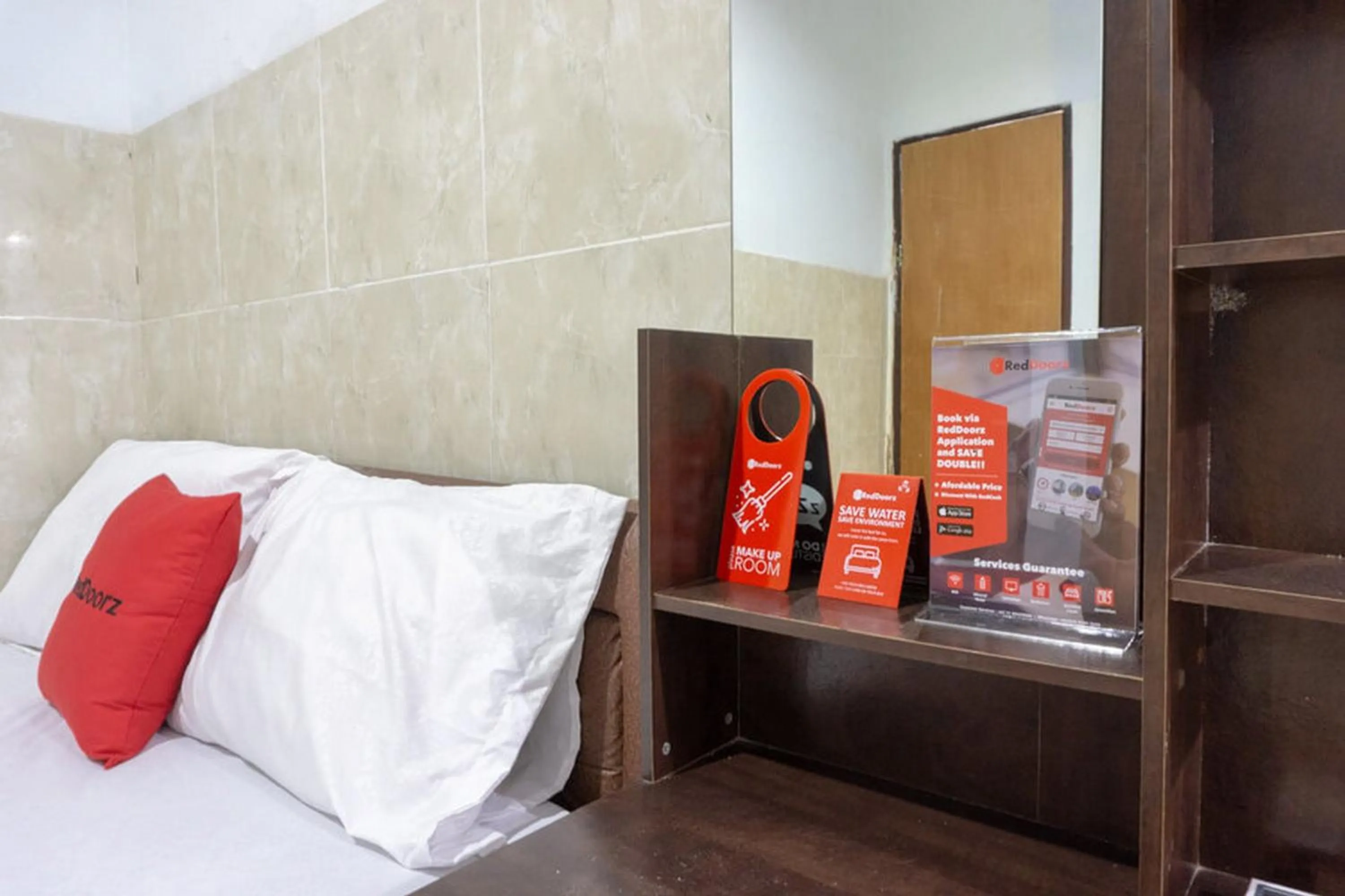 Bed in RedDoorz @ Hotel Surabaya Sumenep