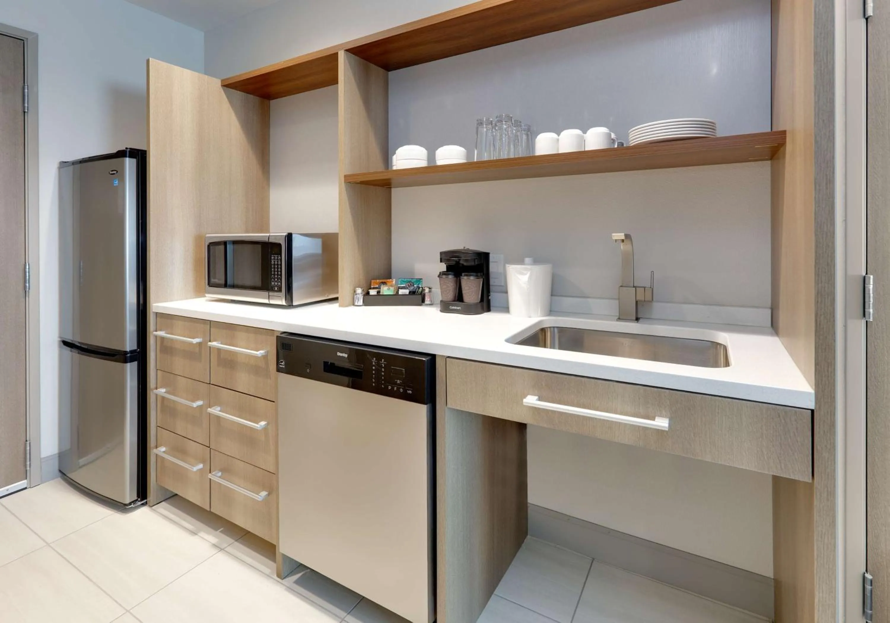 Kitchen or kitchenette in Home2 Suites By Hilton Euless Dfw West, Tx