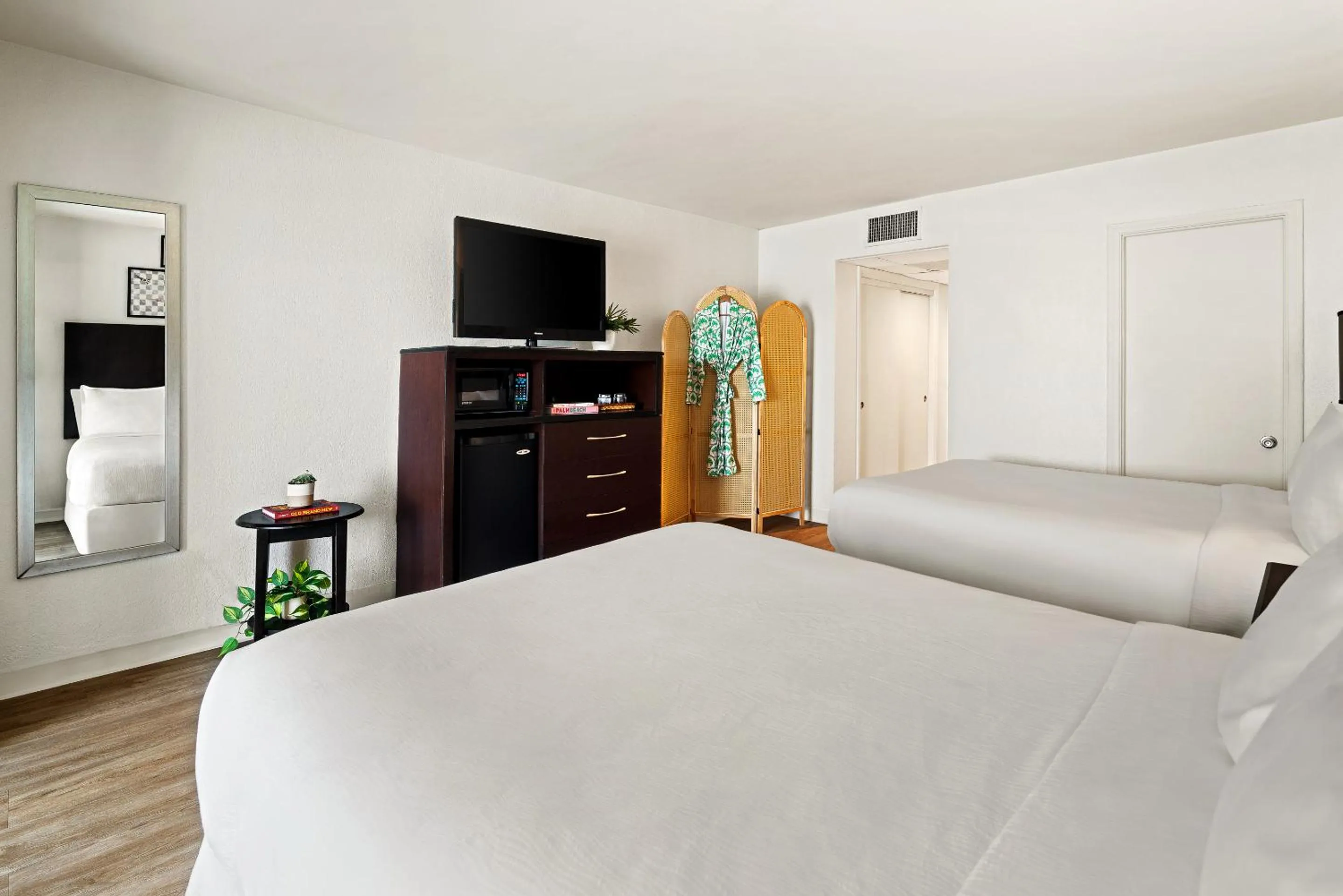 Bed in Palm Tree Club Miami