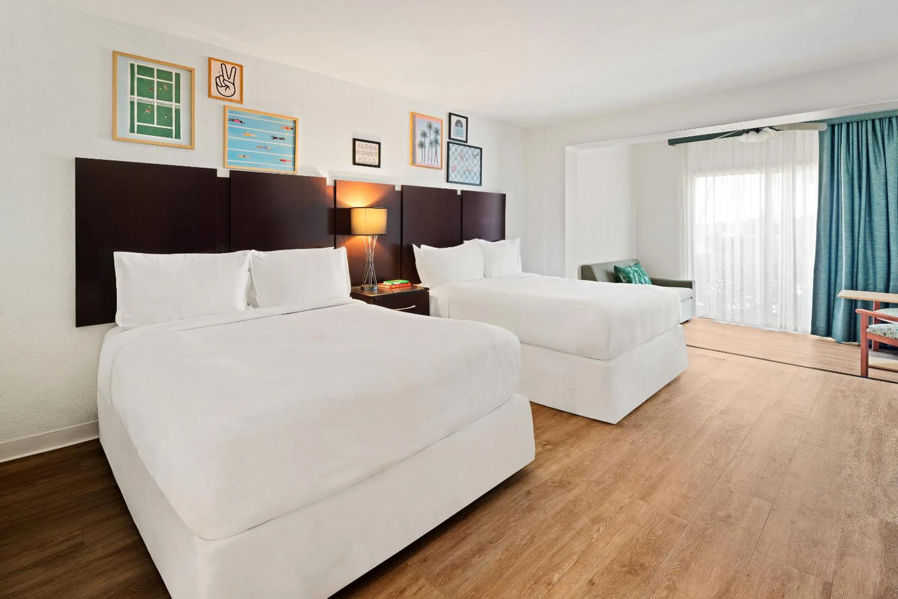 Bed in Palm Tree Club Miami