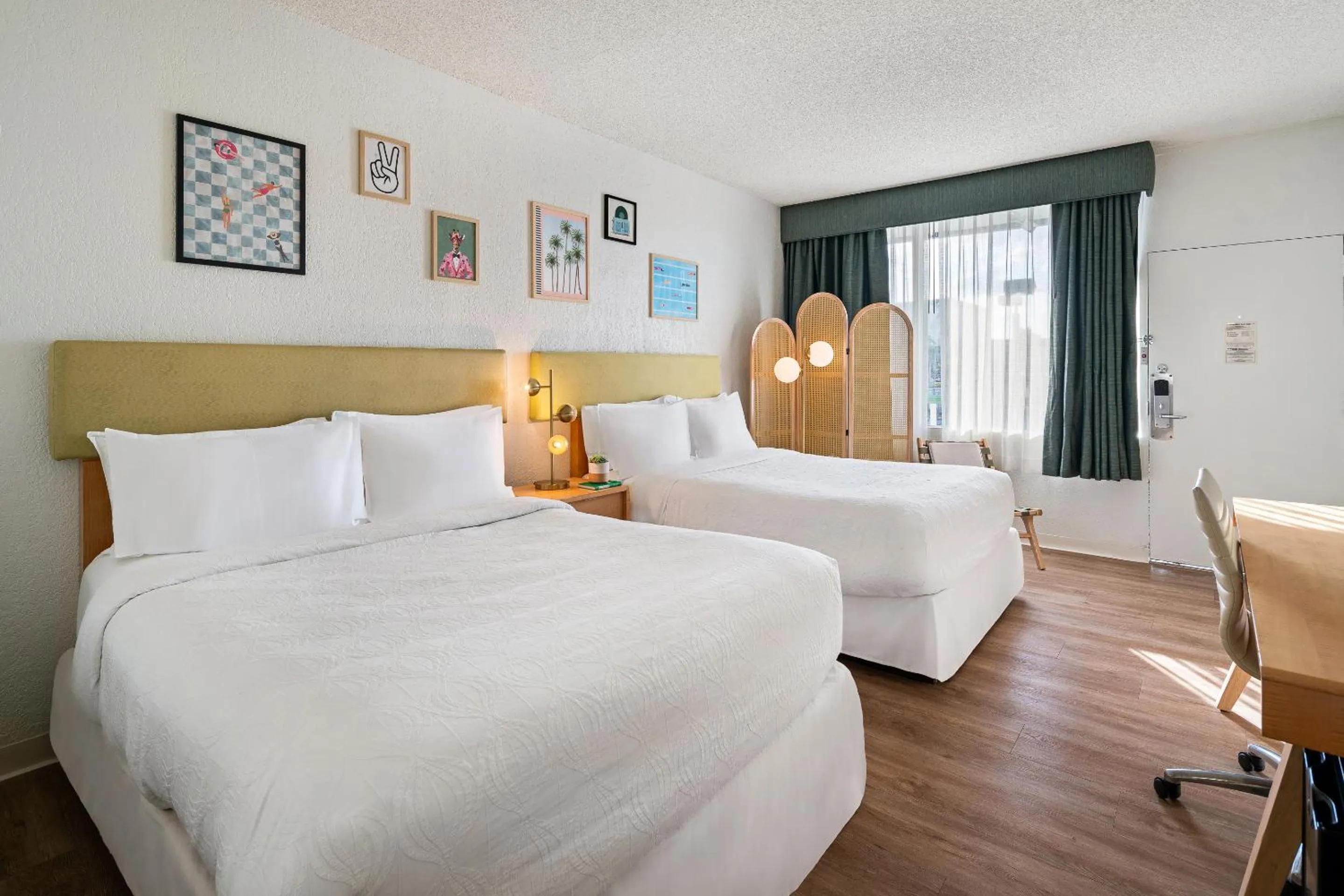 Bed in Palm Tree Club Miami