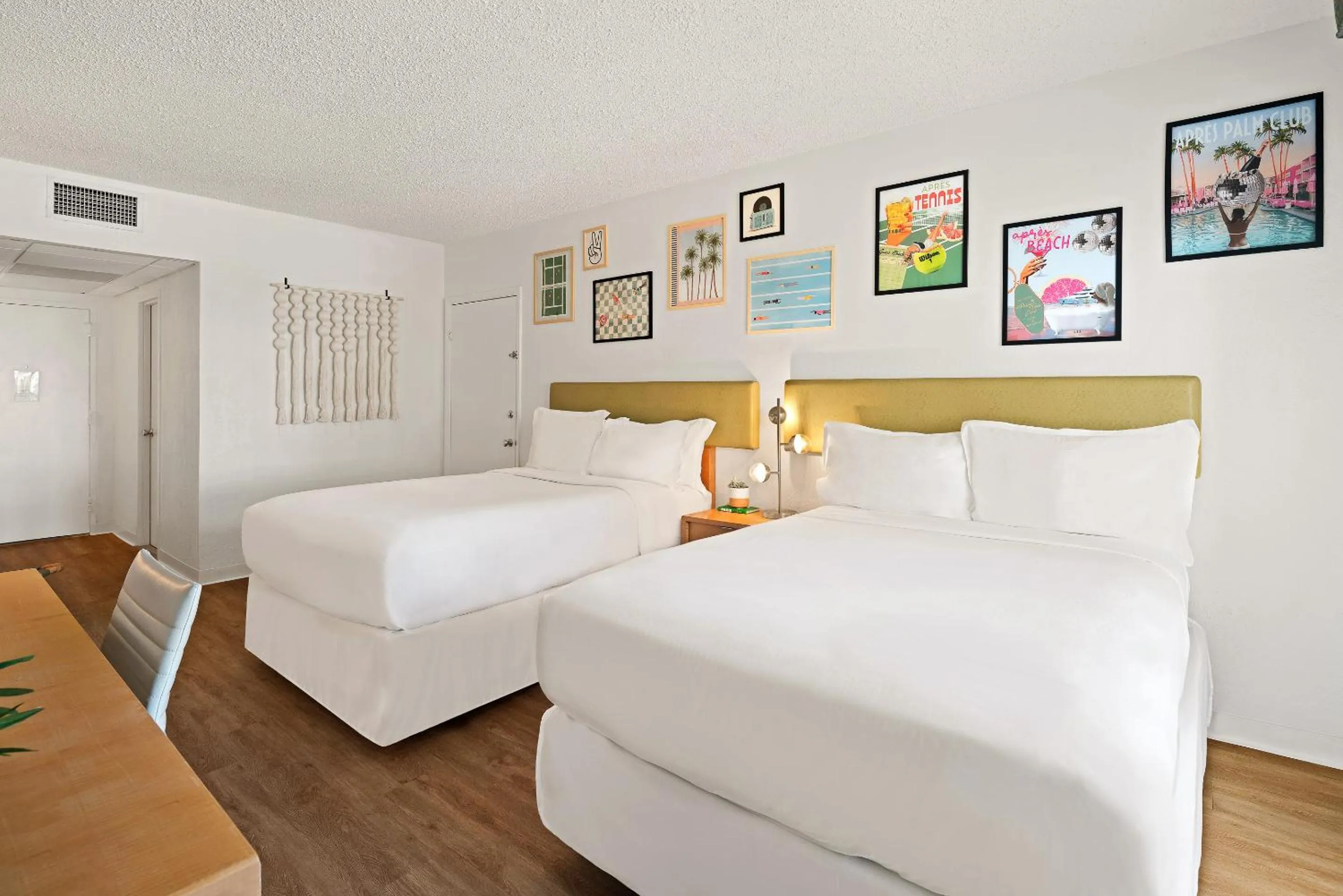 Bed in Palm Tree Club Miami