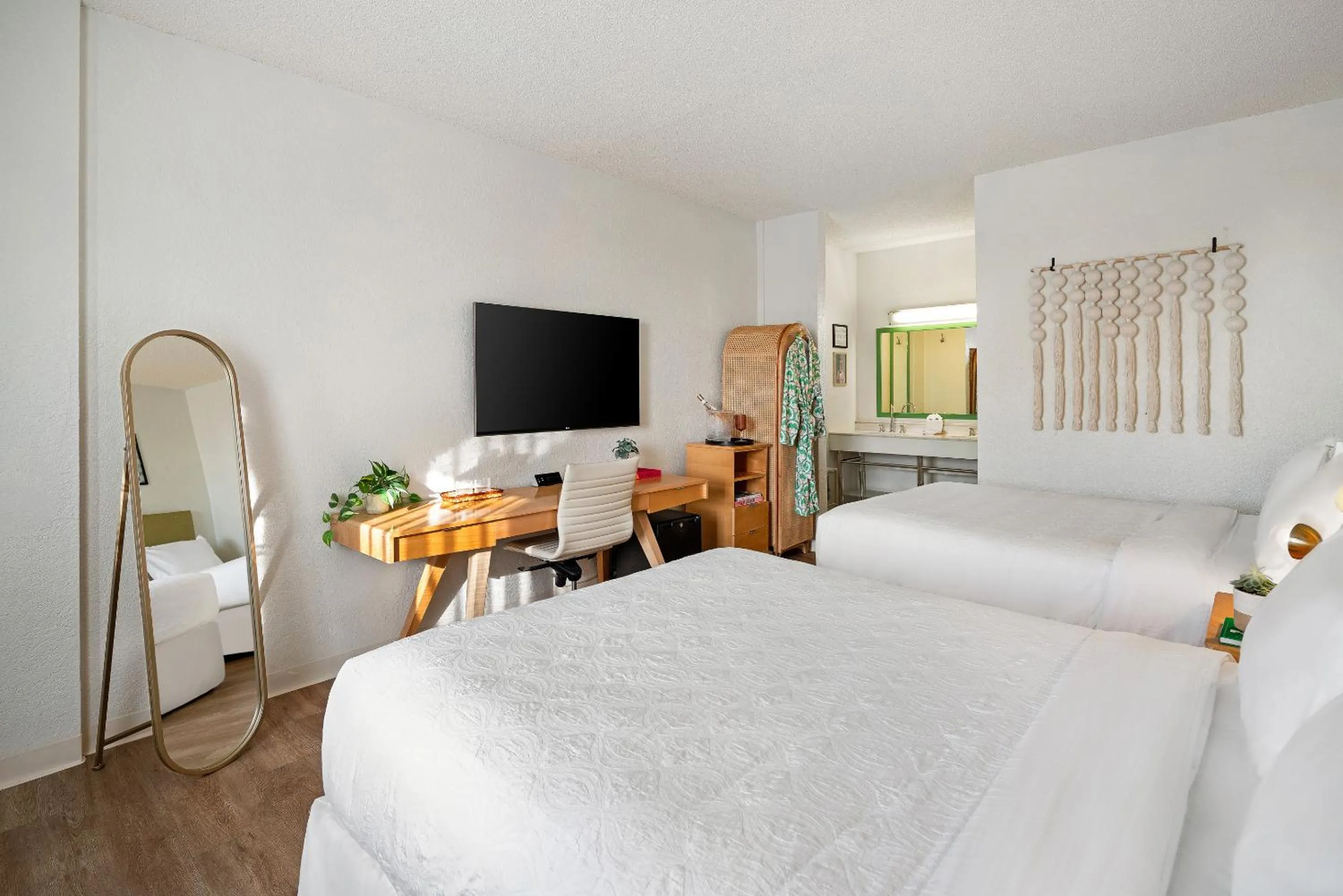 Bed in Palm Tree Club Miami