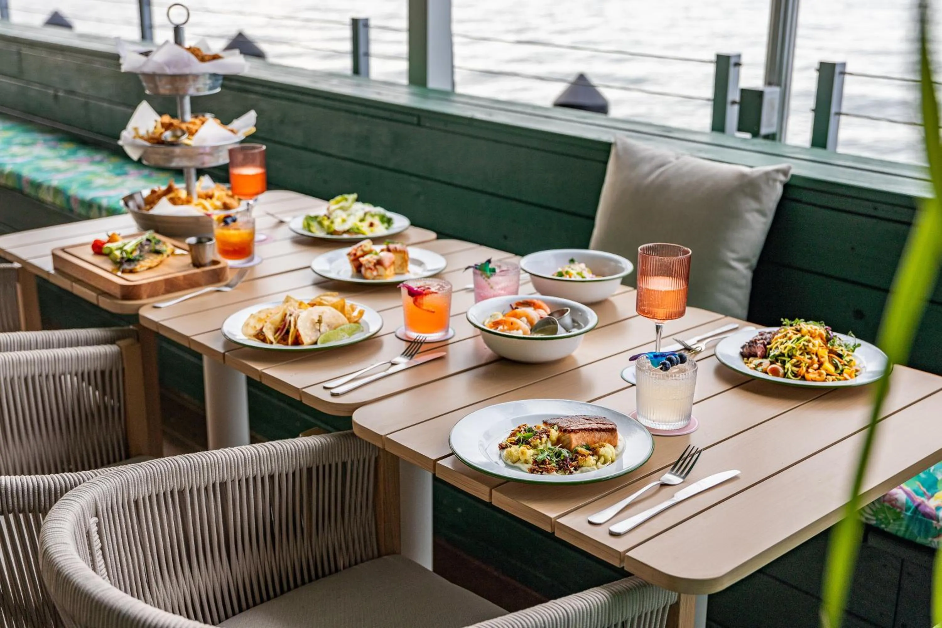 Restaurant/places to eat in Palm Tree Club Miami