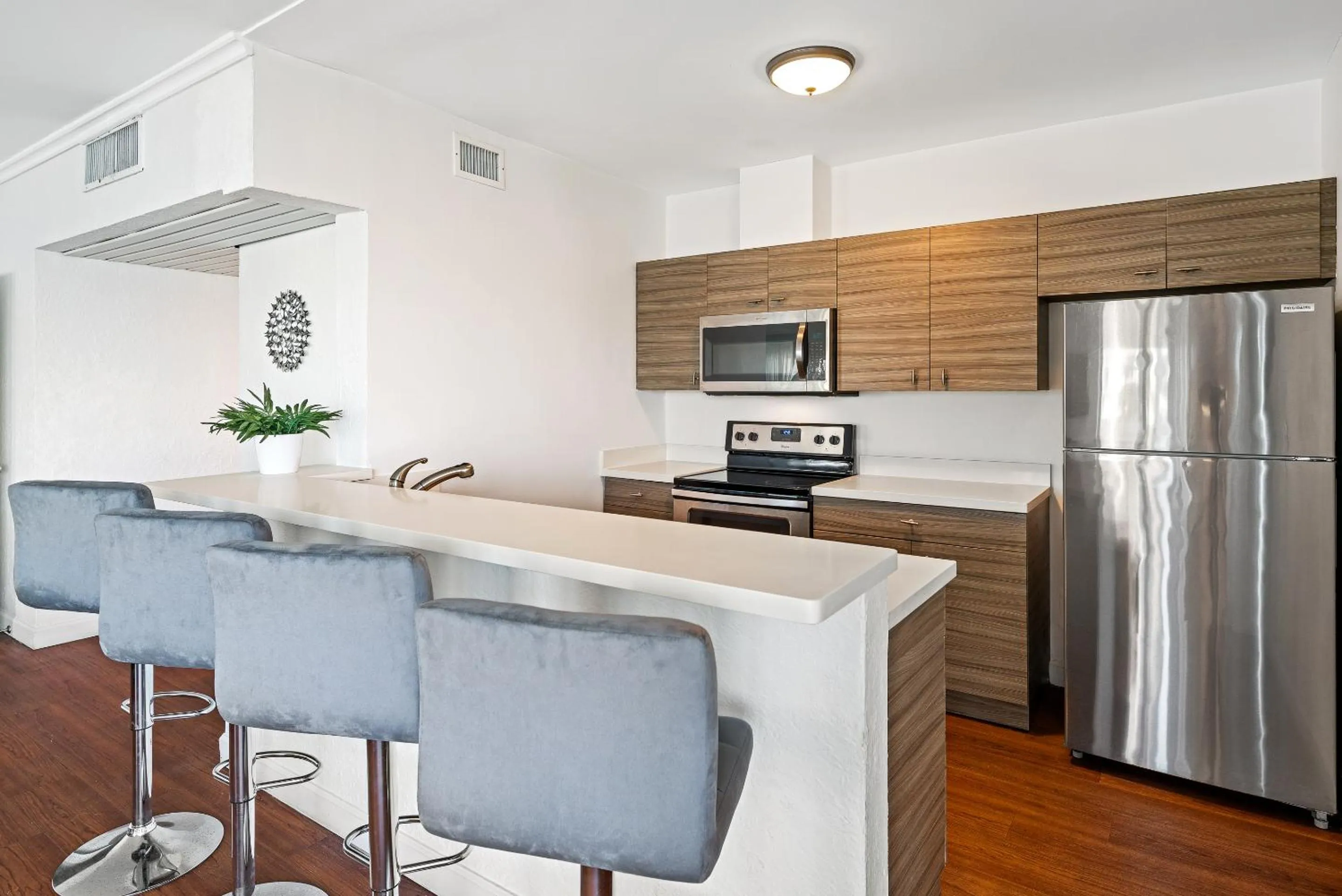 oven in Palm Tree Club Miami