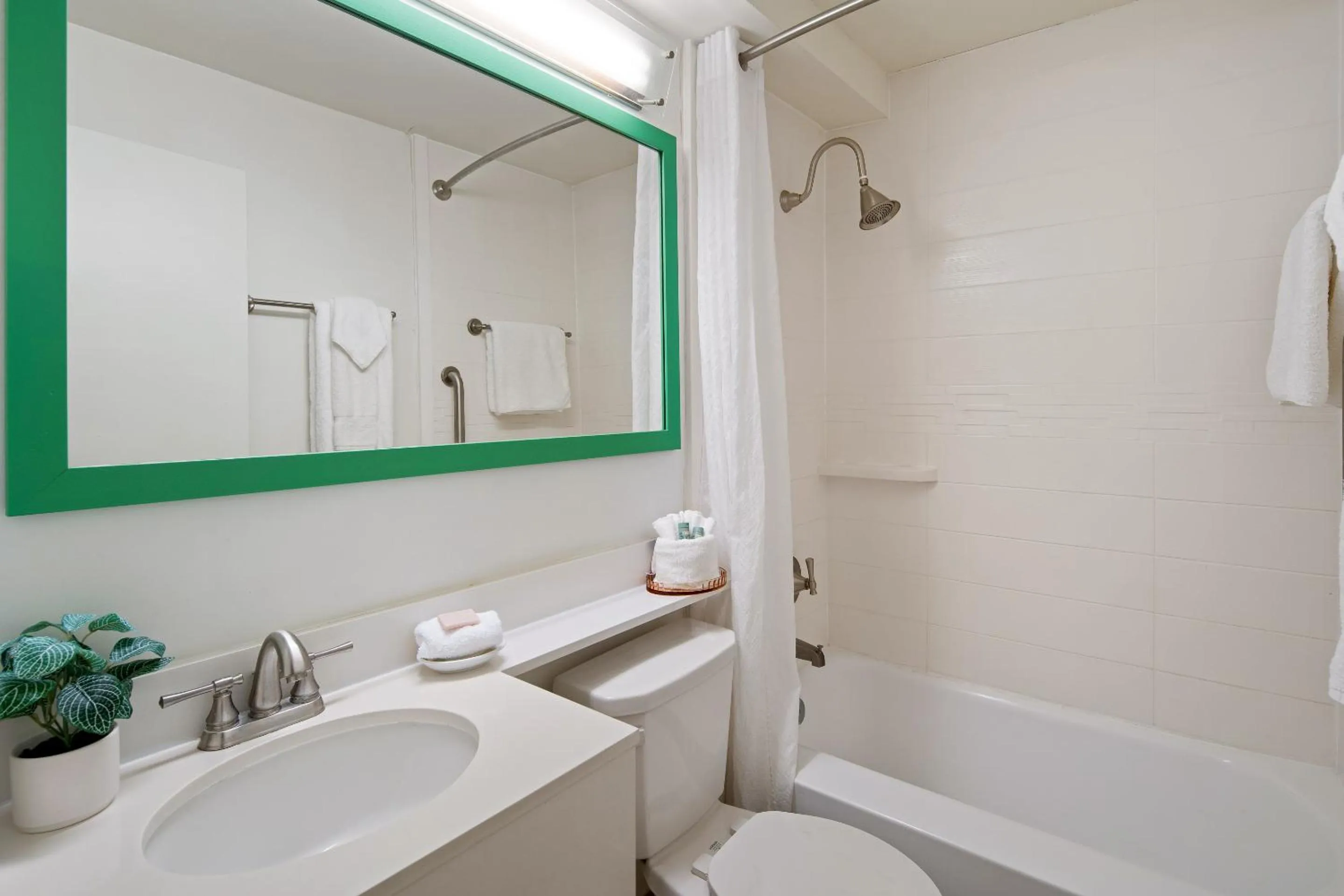 Shower in Palm Tree Club Miami