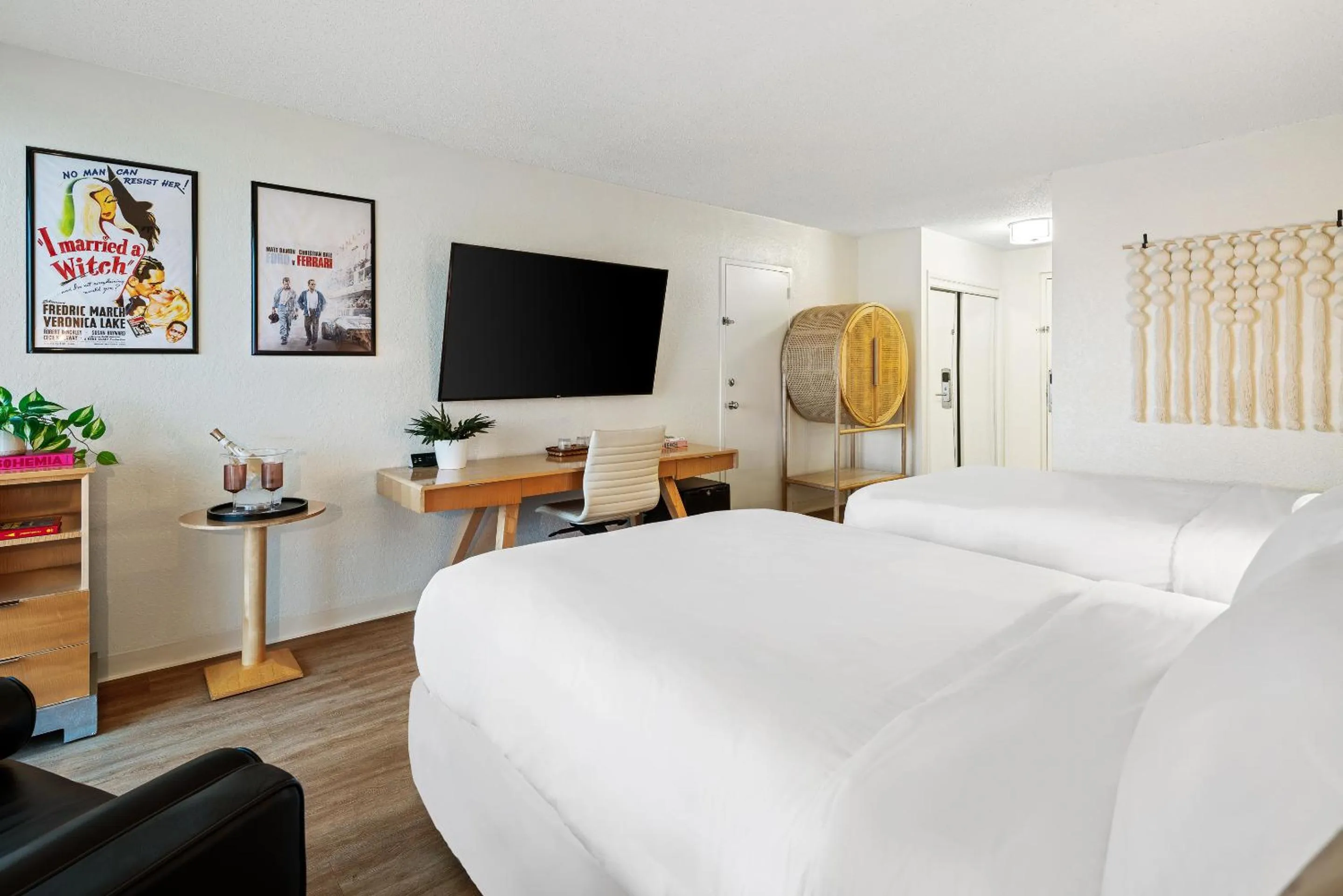 Bed in Palm Tree Club Miami