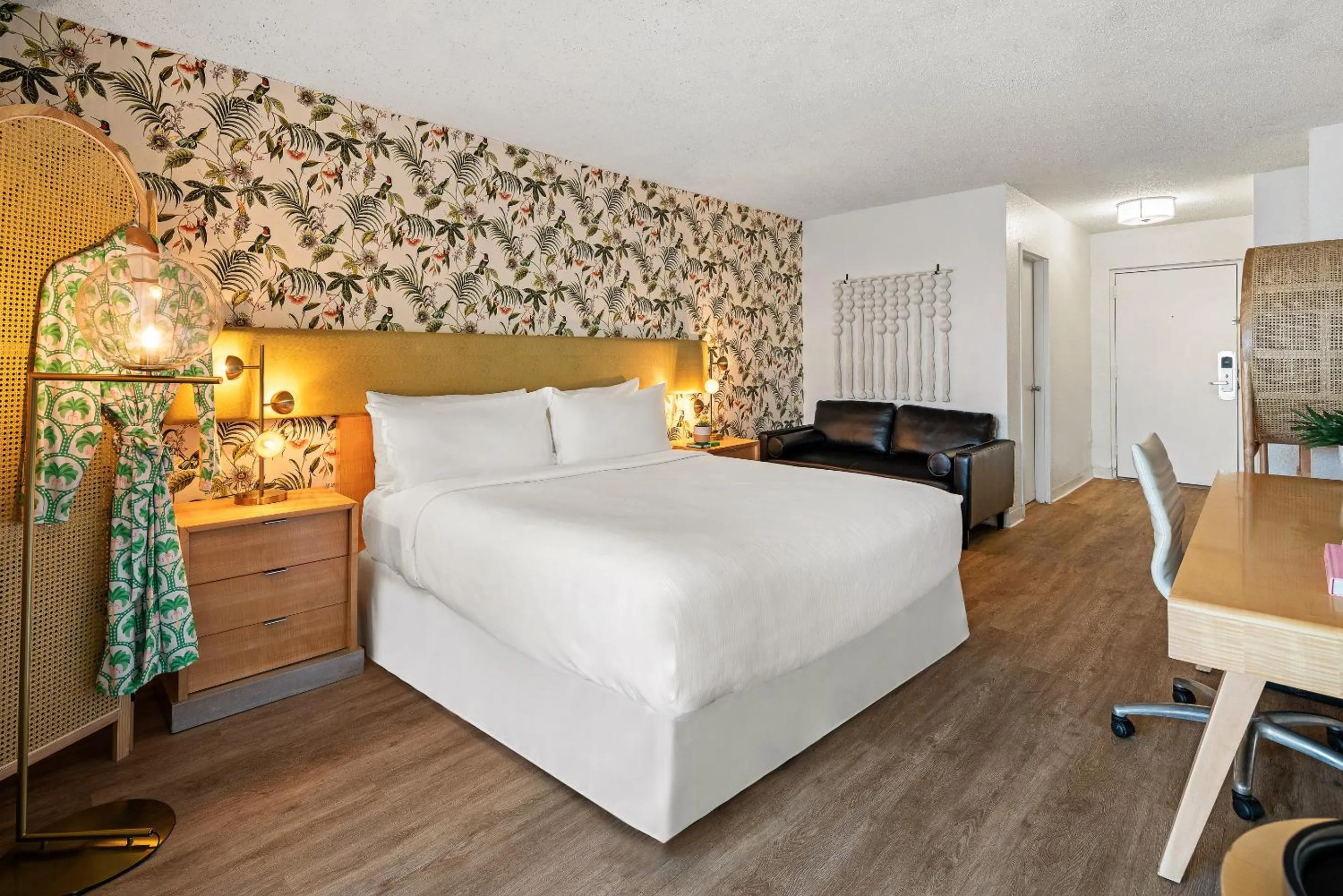 Bed in Palm Tree Club Miami