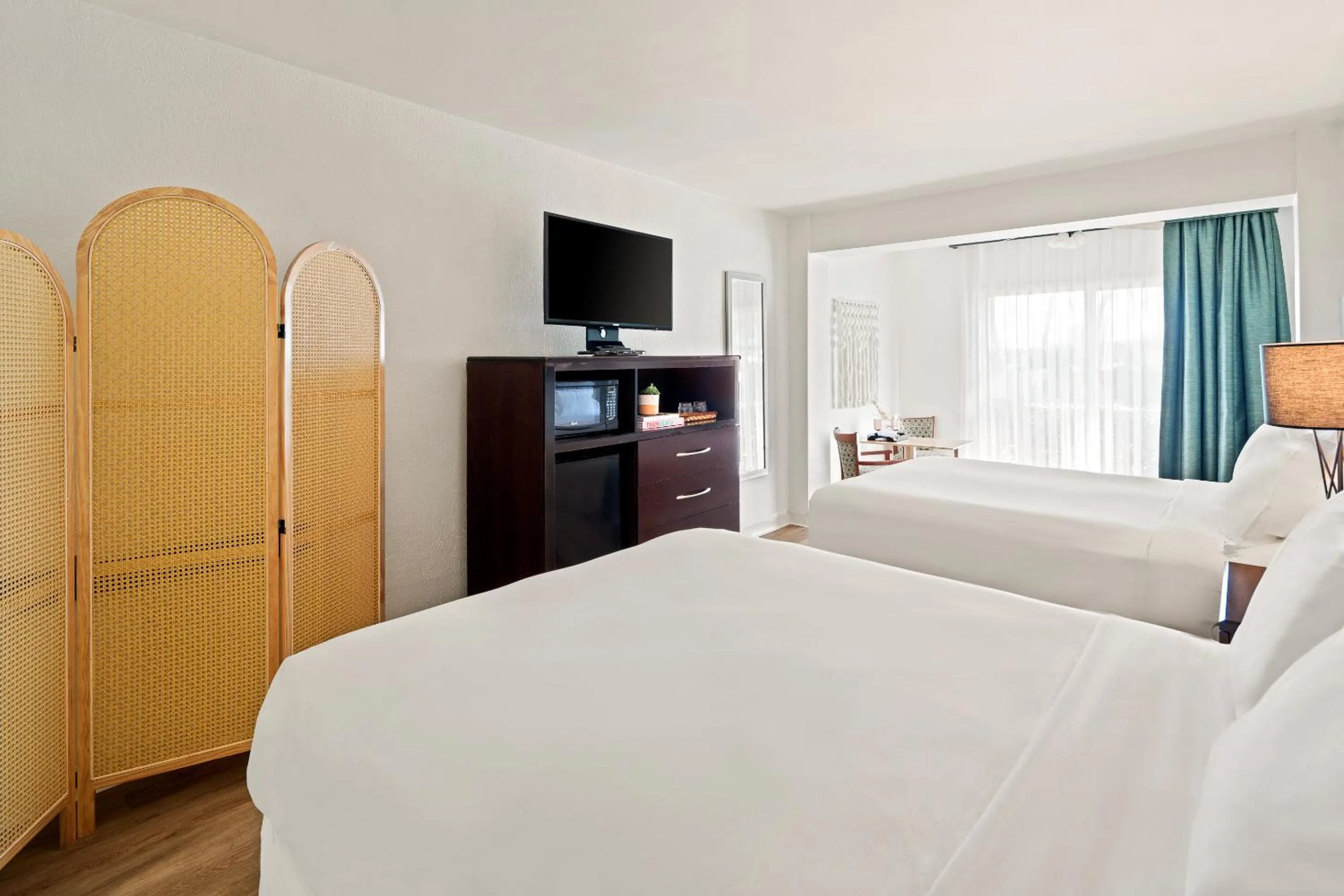 Bed in Palm Tree Club Miami