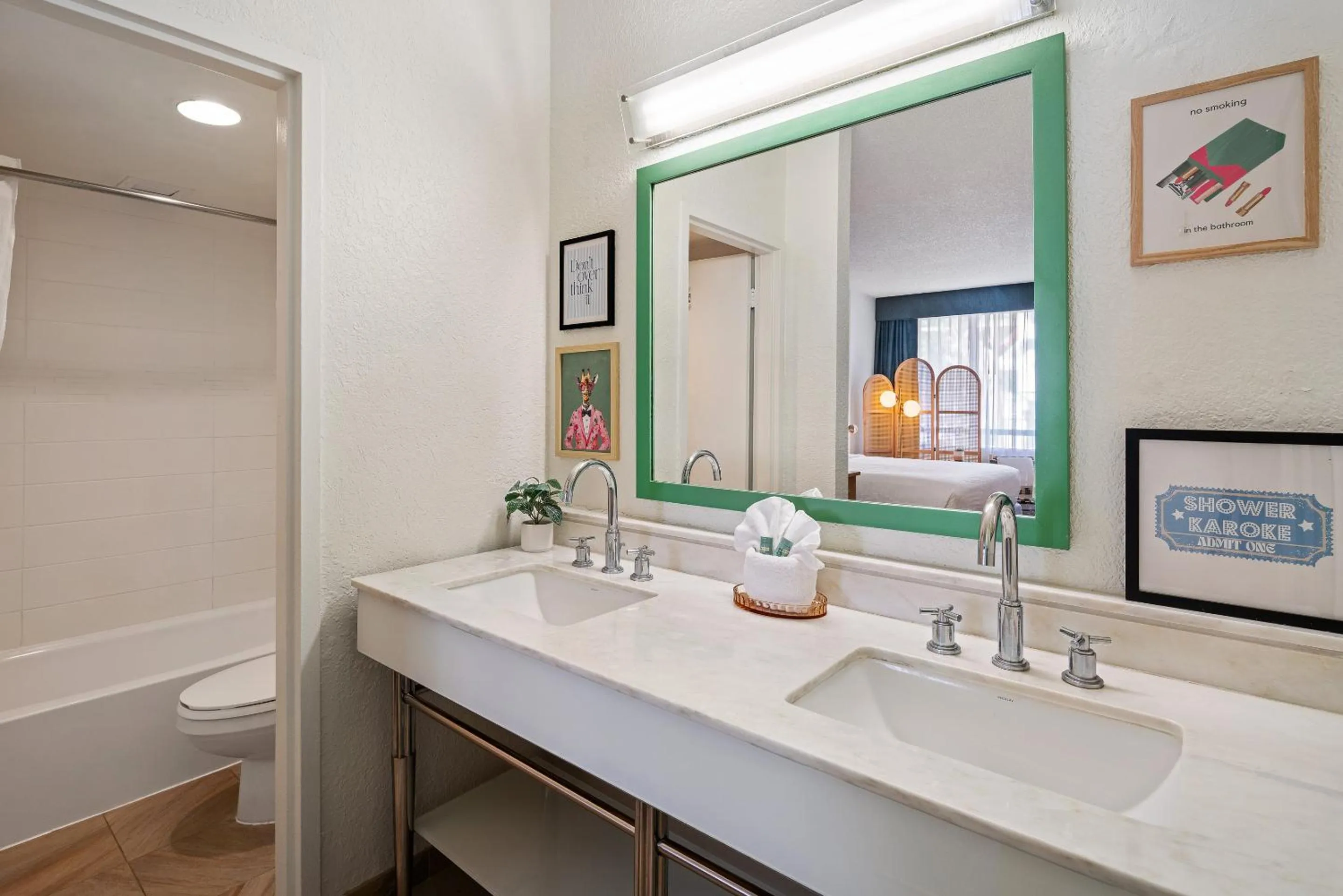 Bathroom in Palm Tree Club Miami