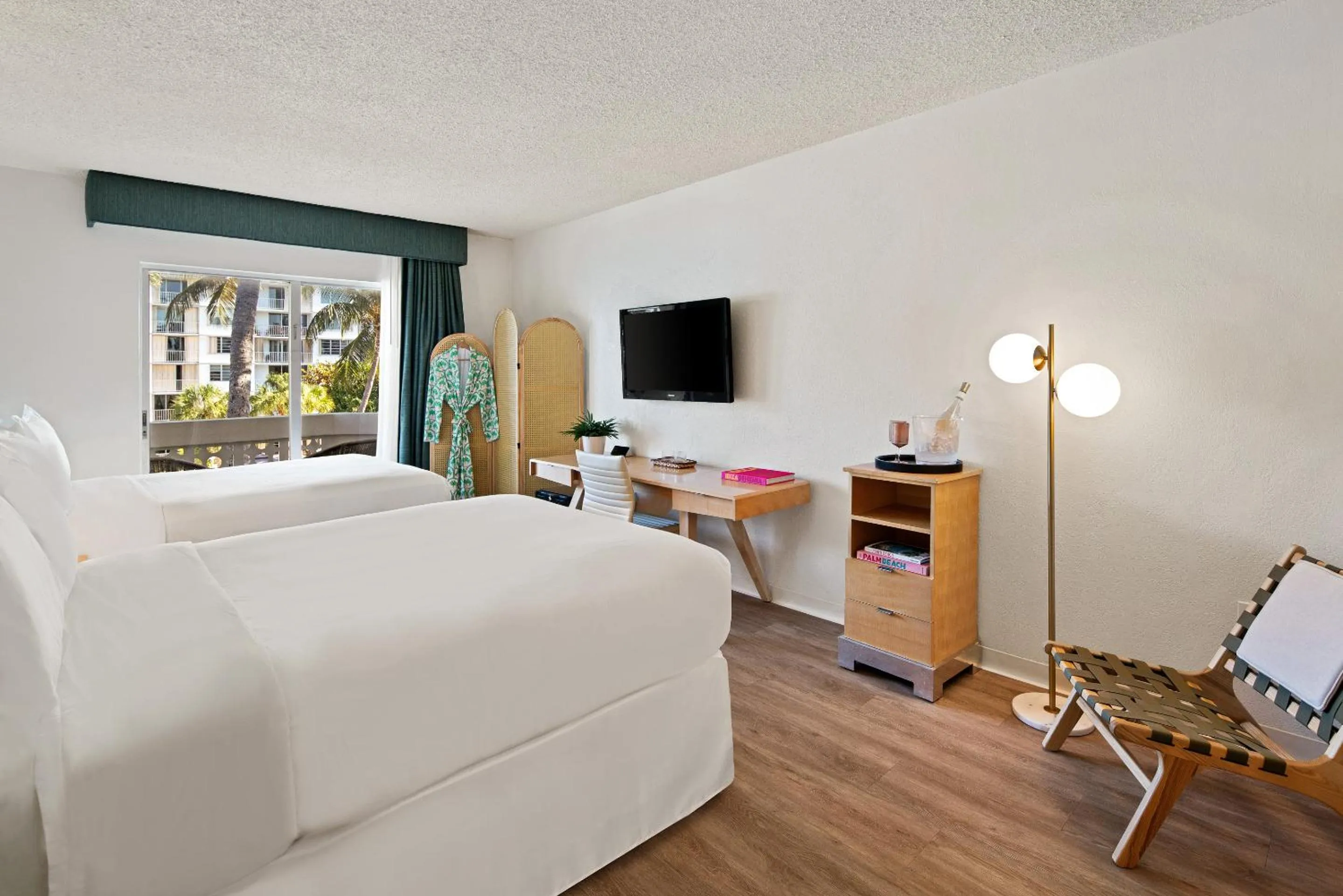 Bed in Palm Tree Club Miami