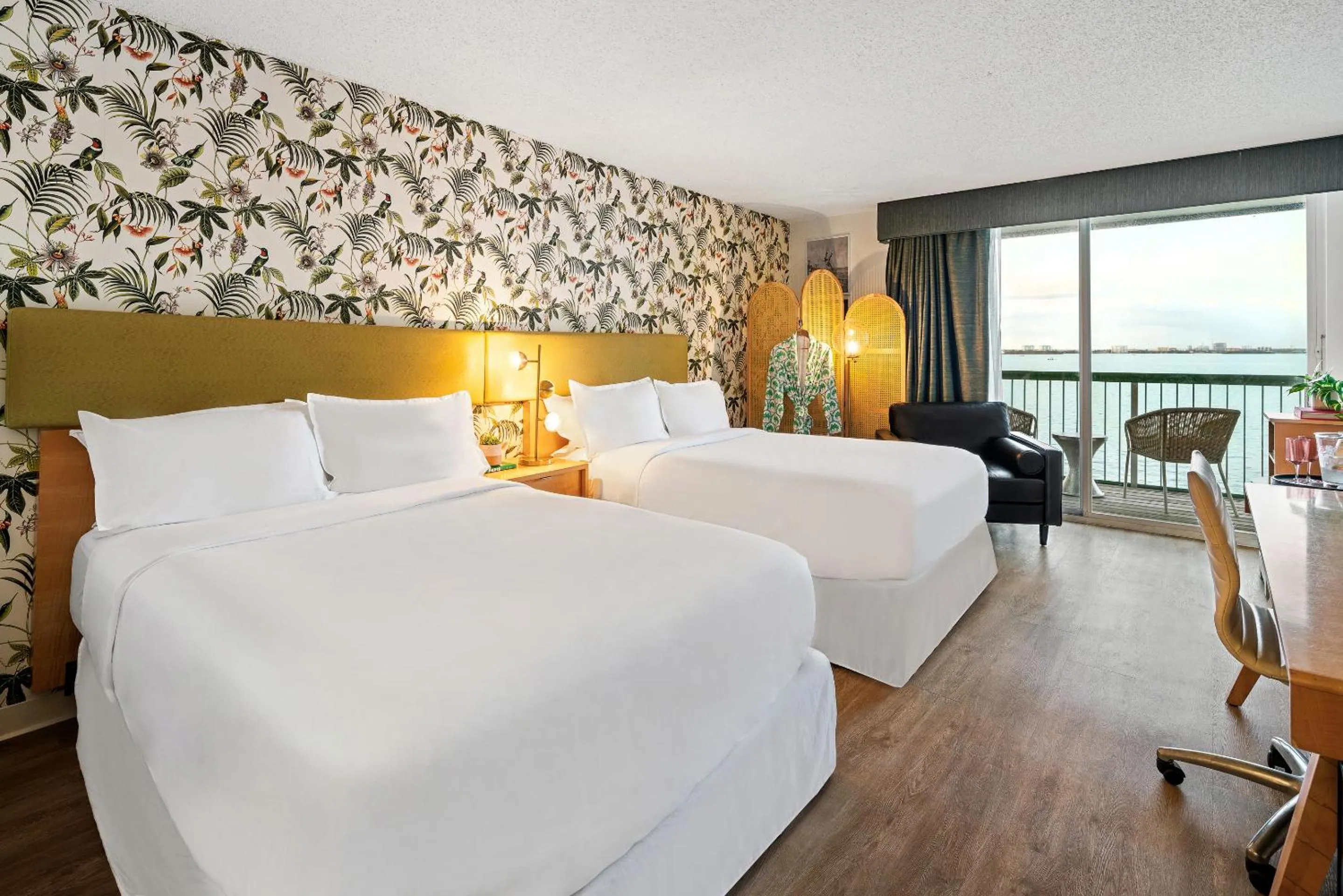 Bed in Palm Tree Club Miami