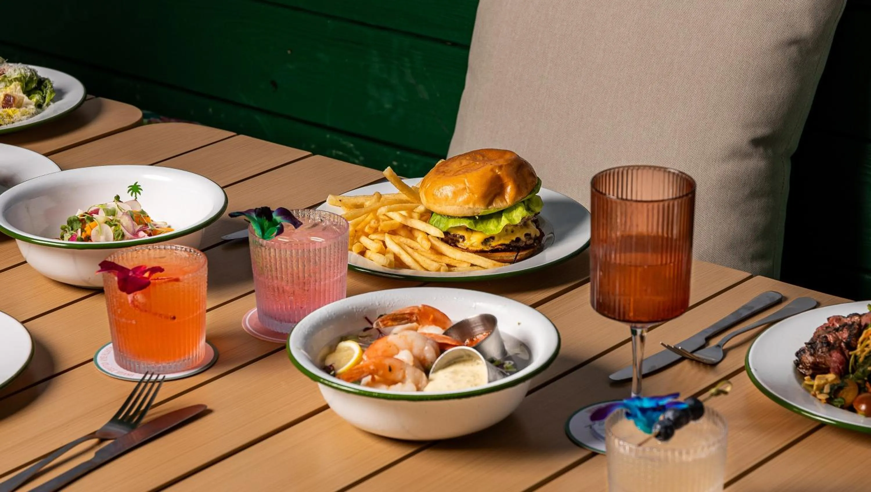 Restaurant/places to eat in Palm Tree Club Miami