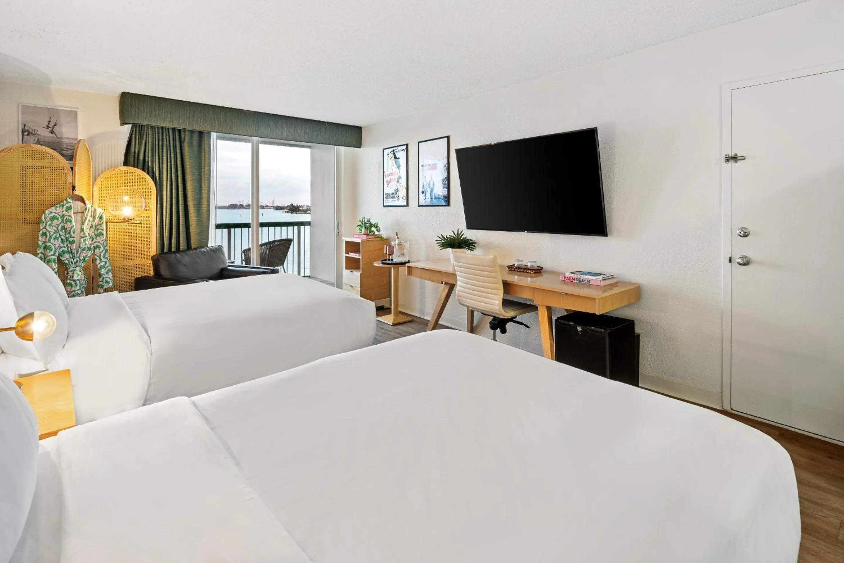 Bed in Palm Tree Club Miami