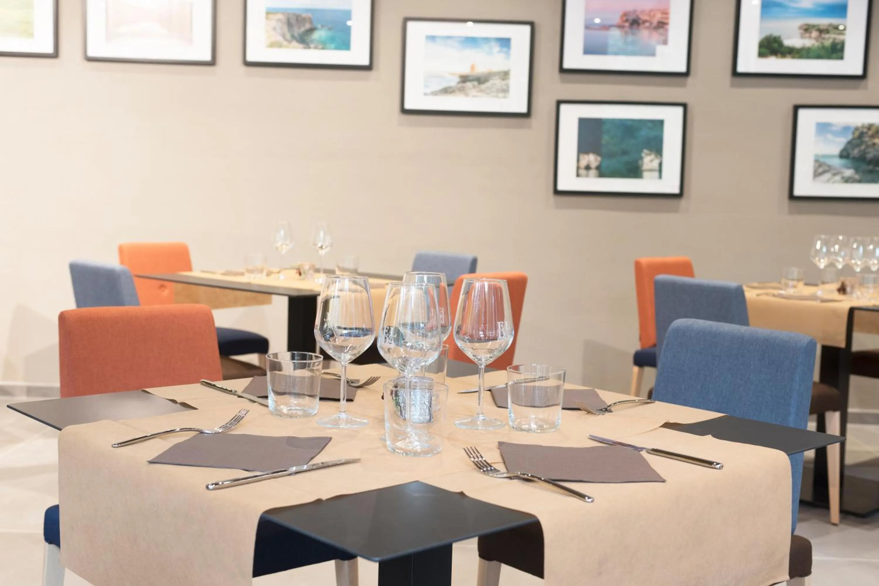 Restaurant/places to eat in Elda Hotel