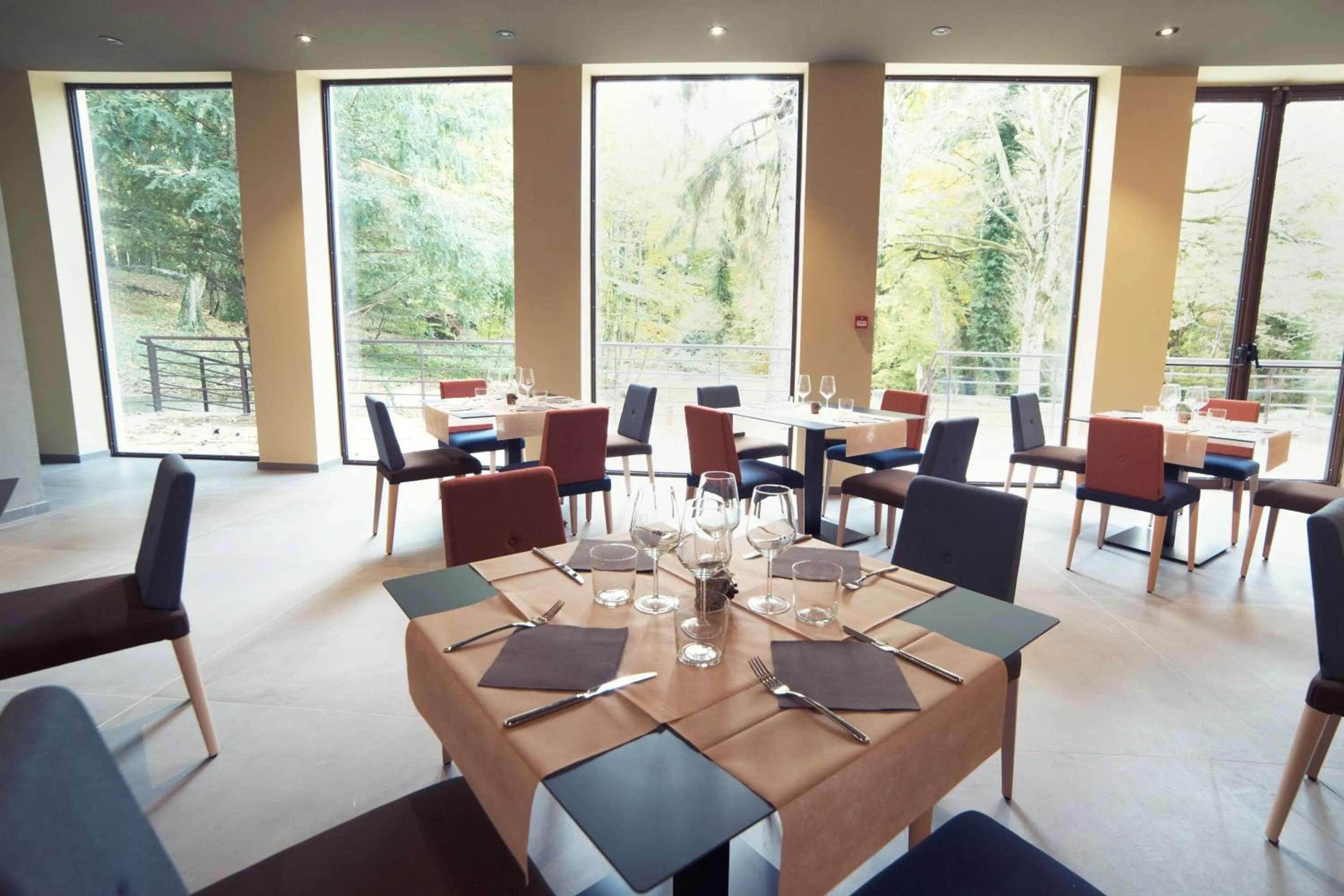 Restaurant/places to eat in Elda Hotel