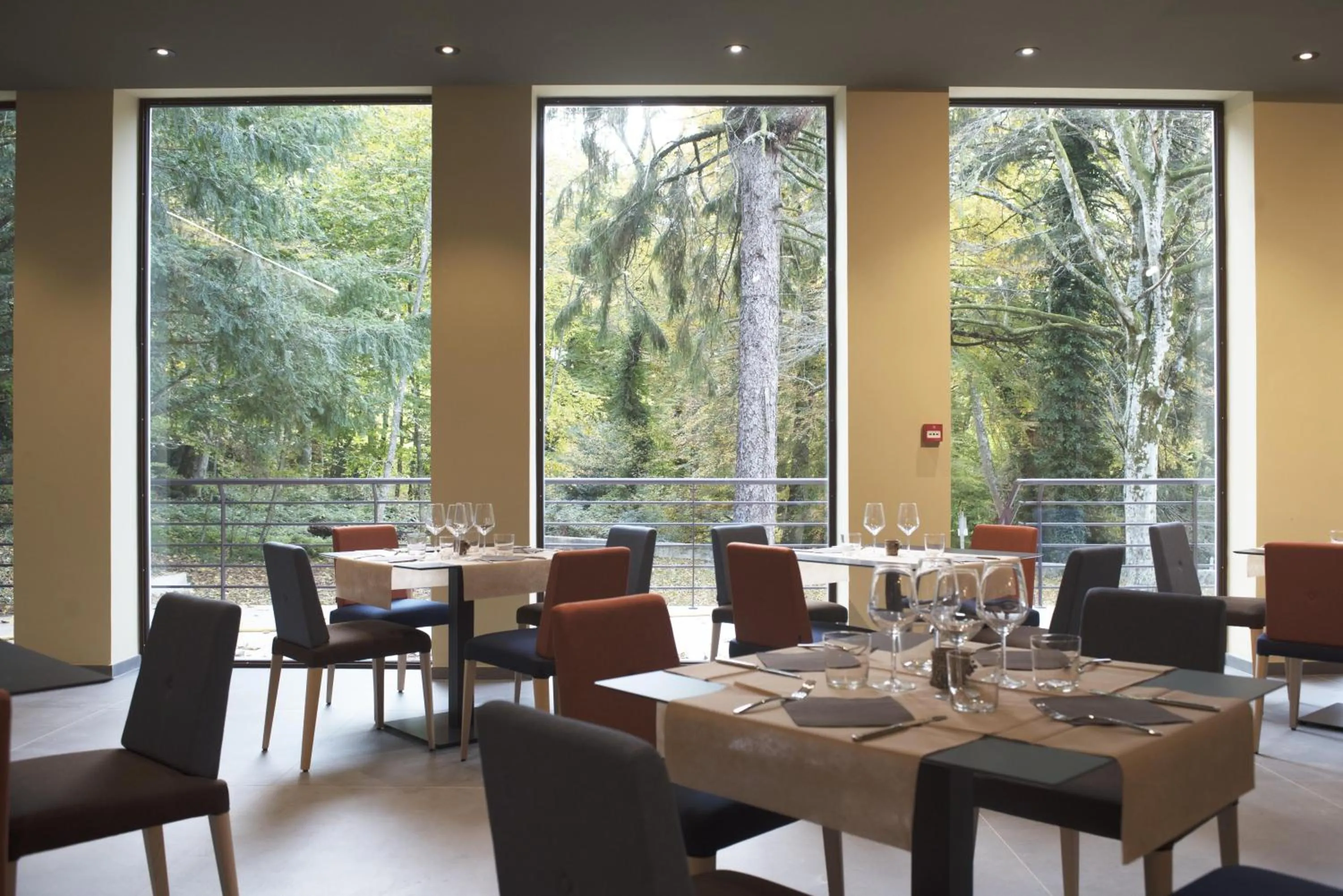 Restaurant/places to eat in Elda Hotel