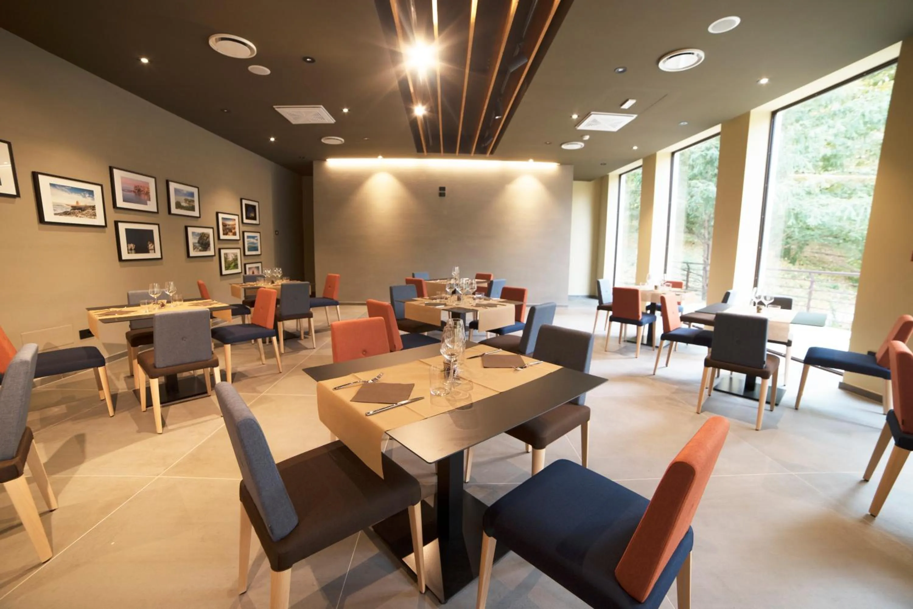 Restaurant/places to eat in Elda Hotel