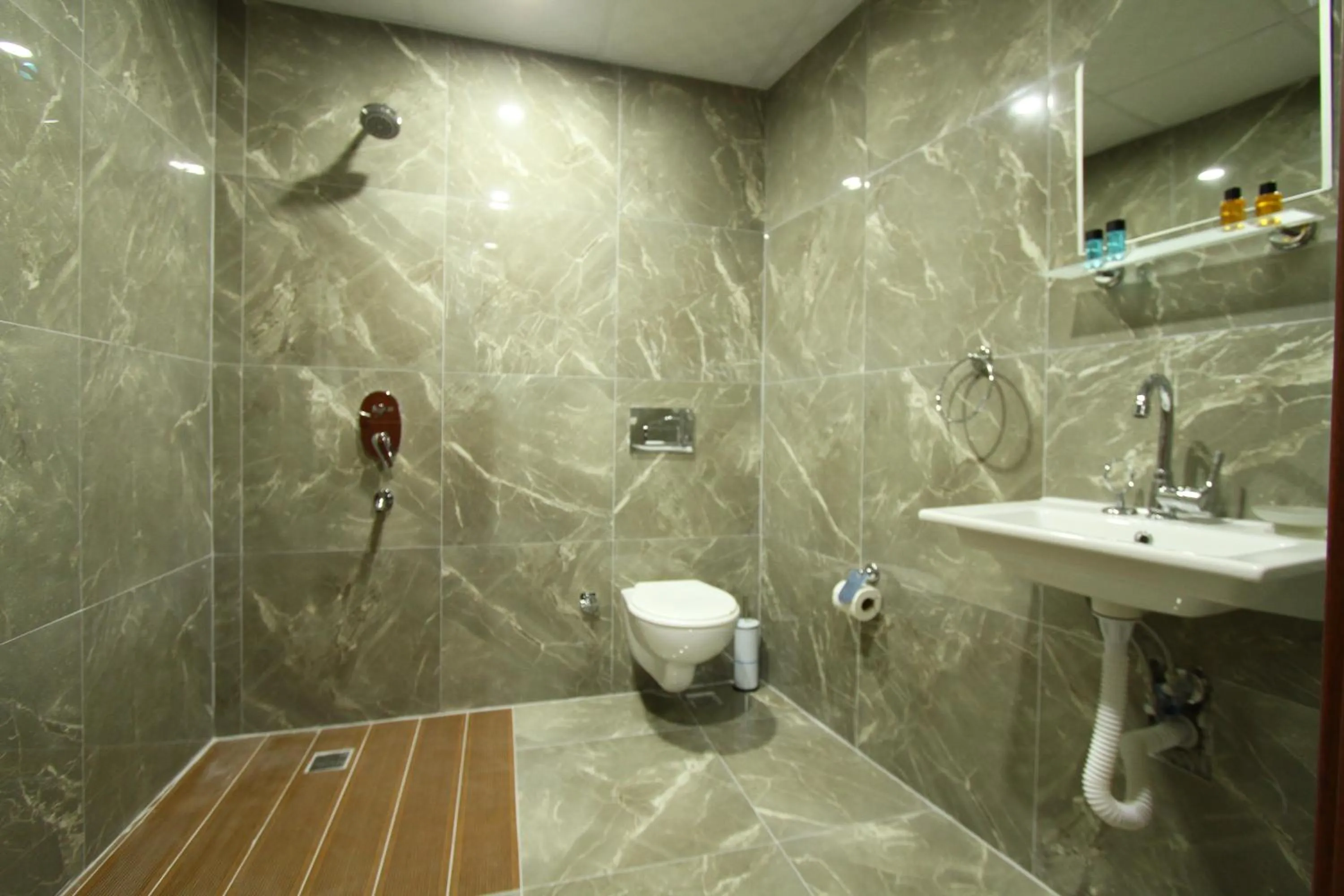 Shower in Asmir Suites Hotel