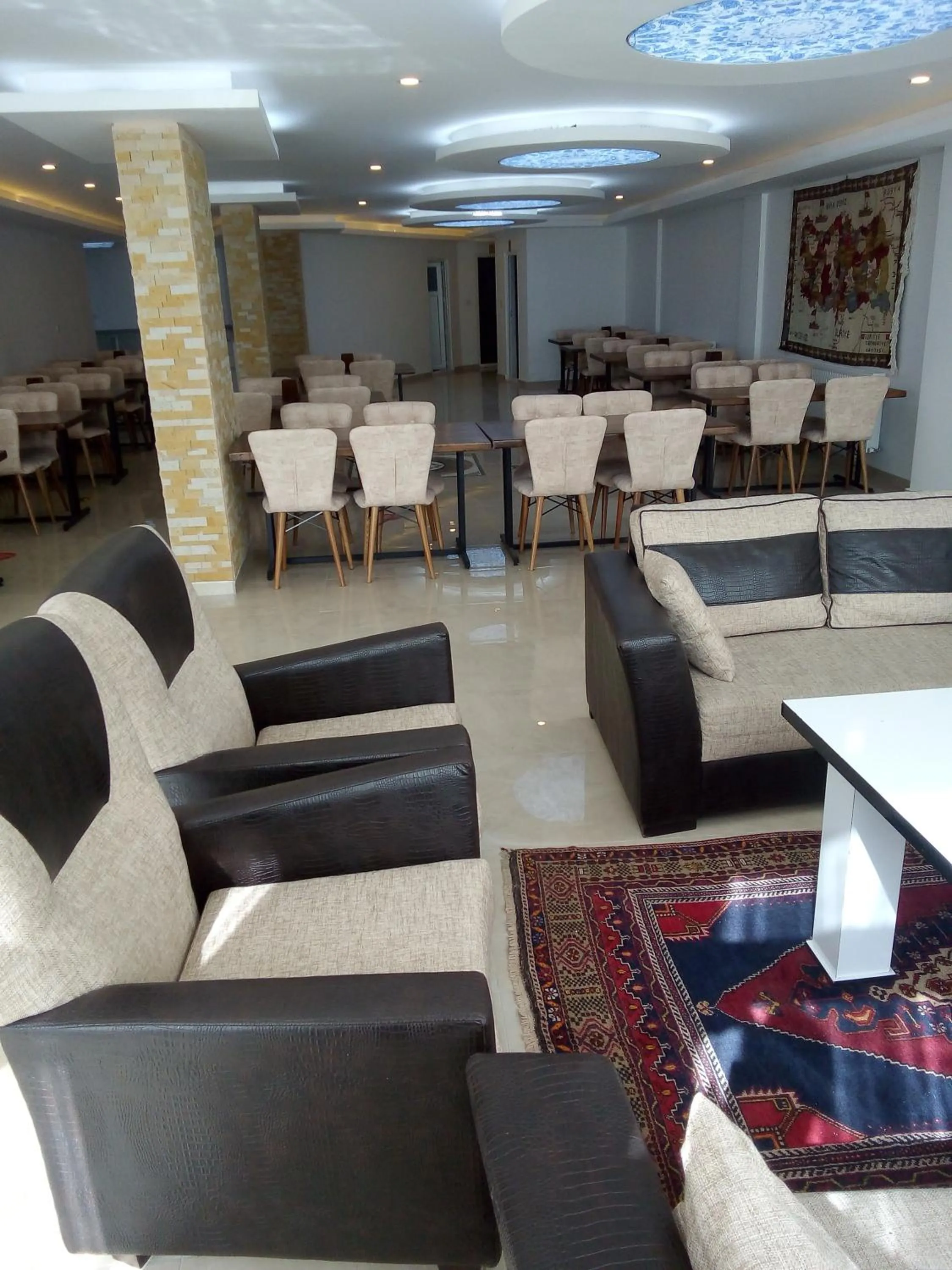 Restaurant/places to eat in Asmir Suites Hotel