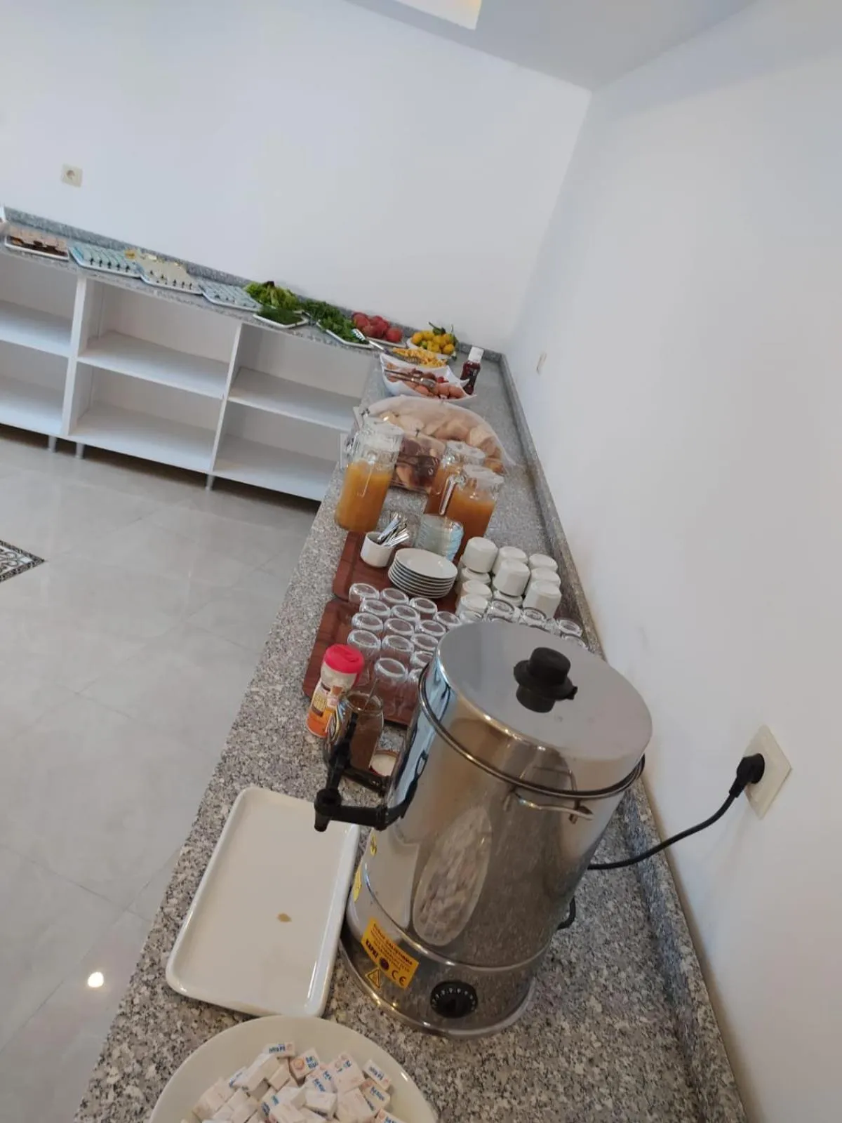 Coffee/tea facilities in Asmir Suites Hotel