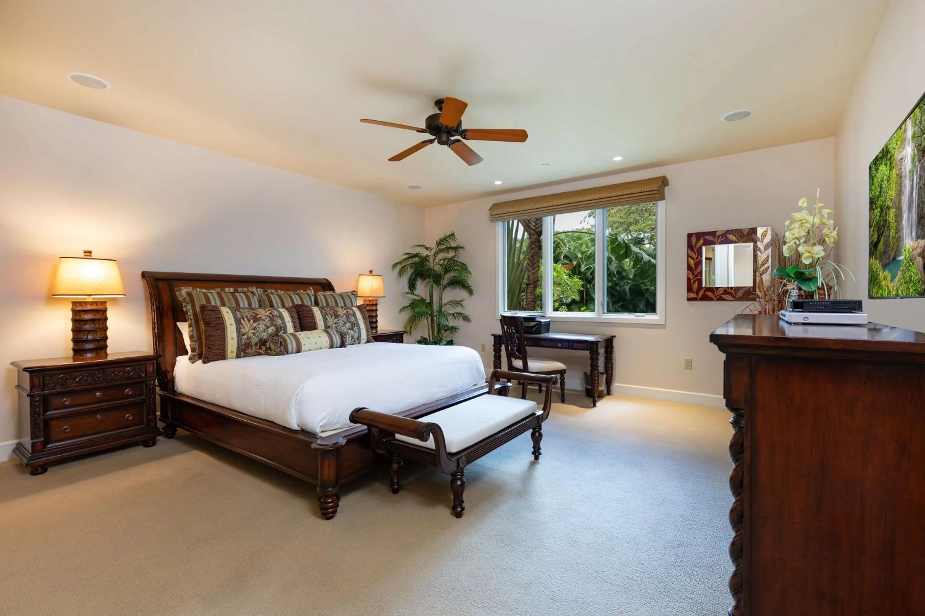 Photo of the whole room, Bed in Wailea Beach Villas