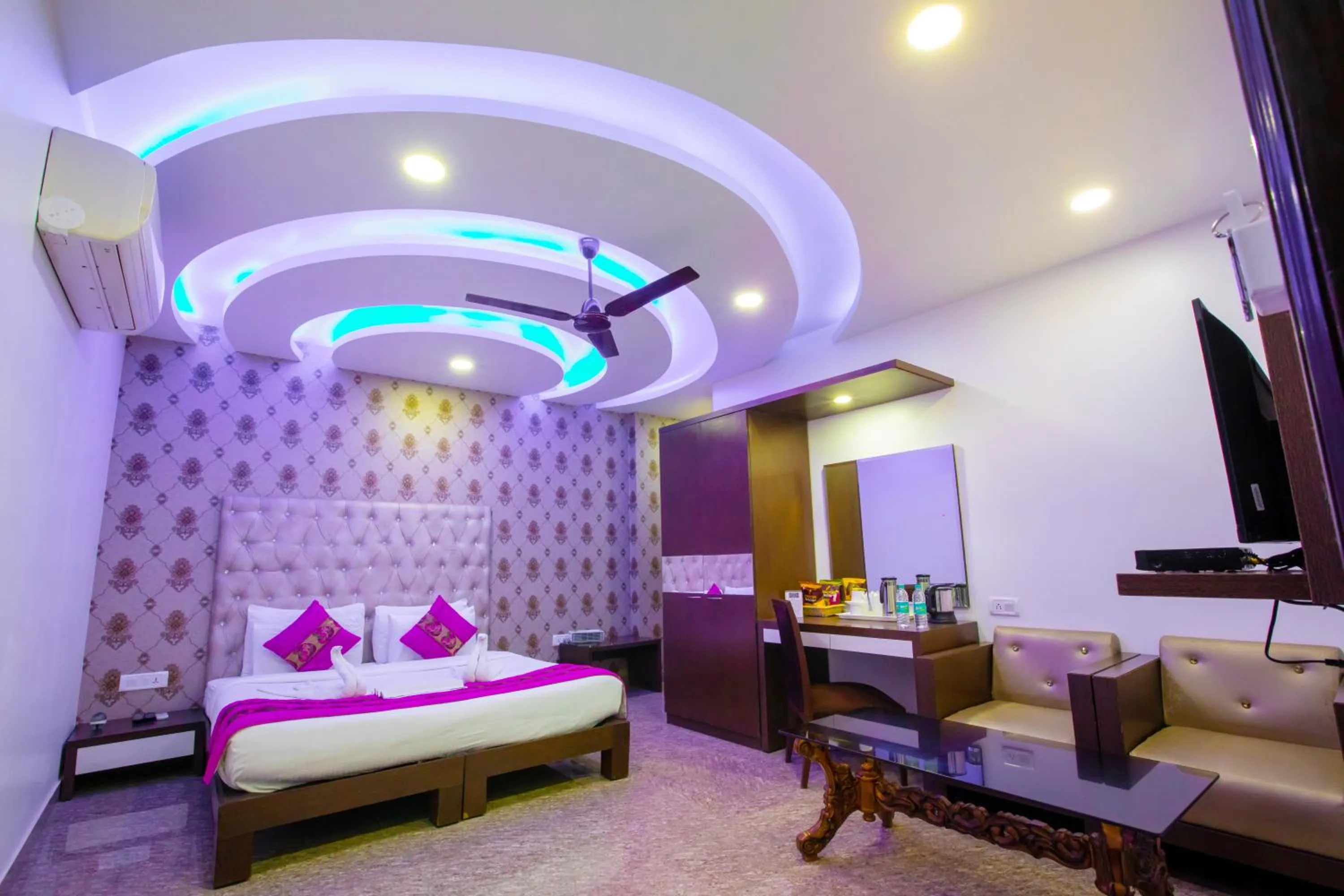 Bed in HOTEL SURYA INTERNATIONAL