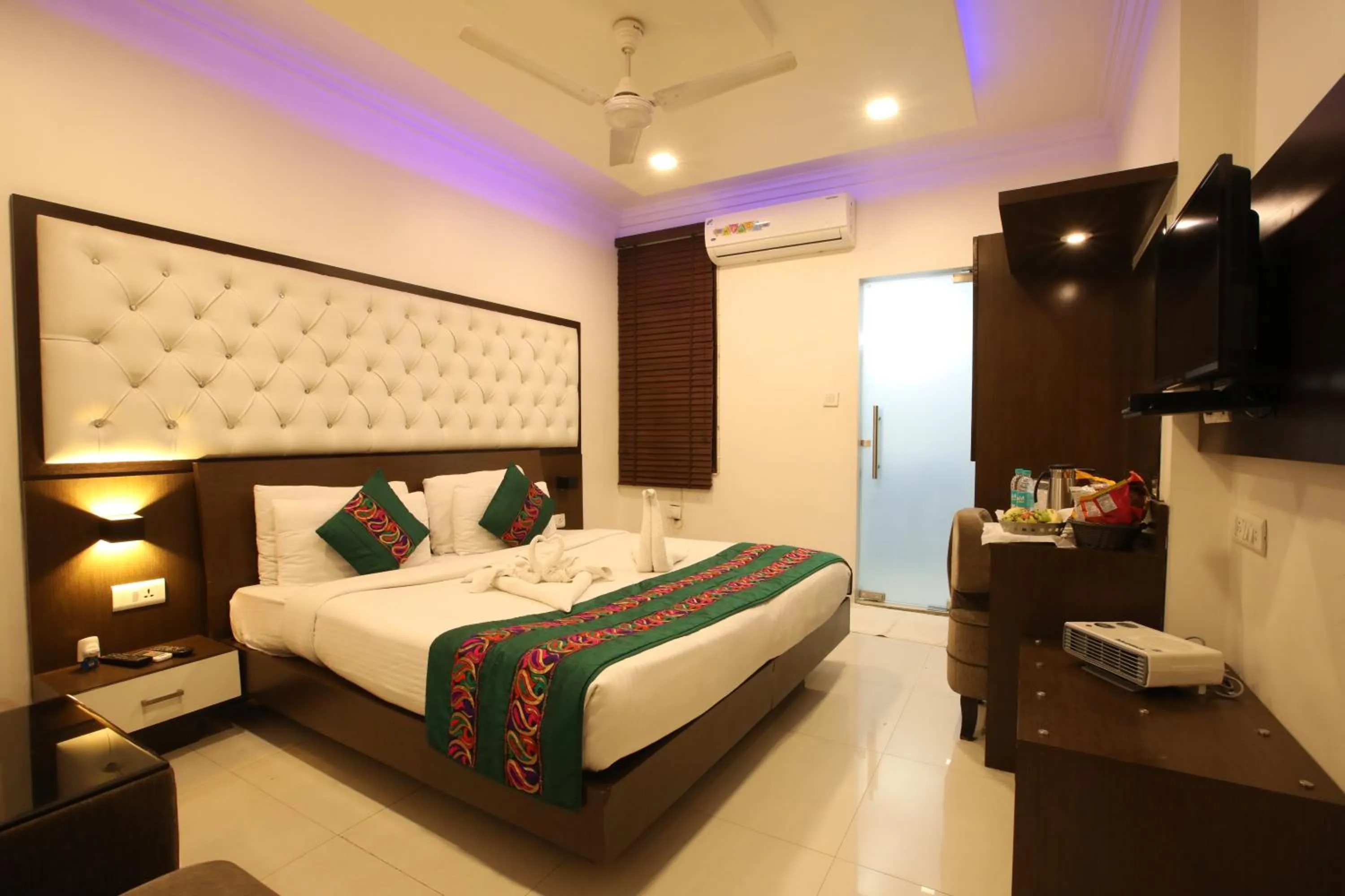 Bed in HOTEL SURYA INTERNATIONAL