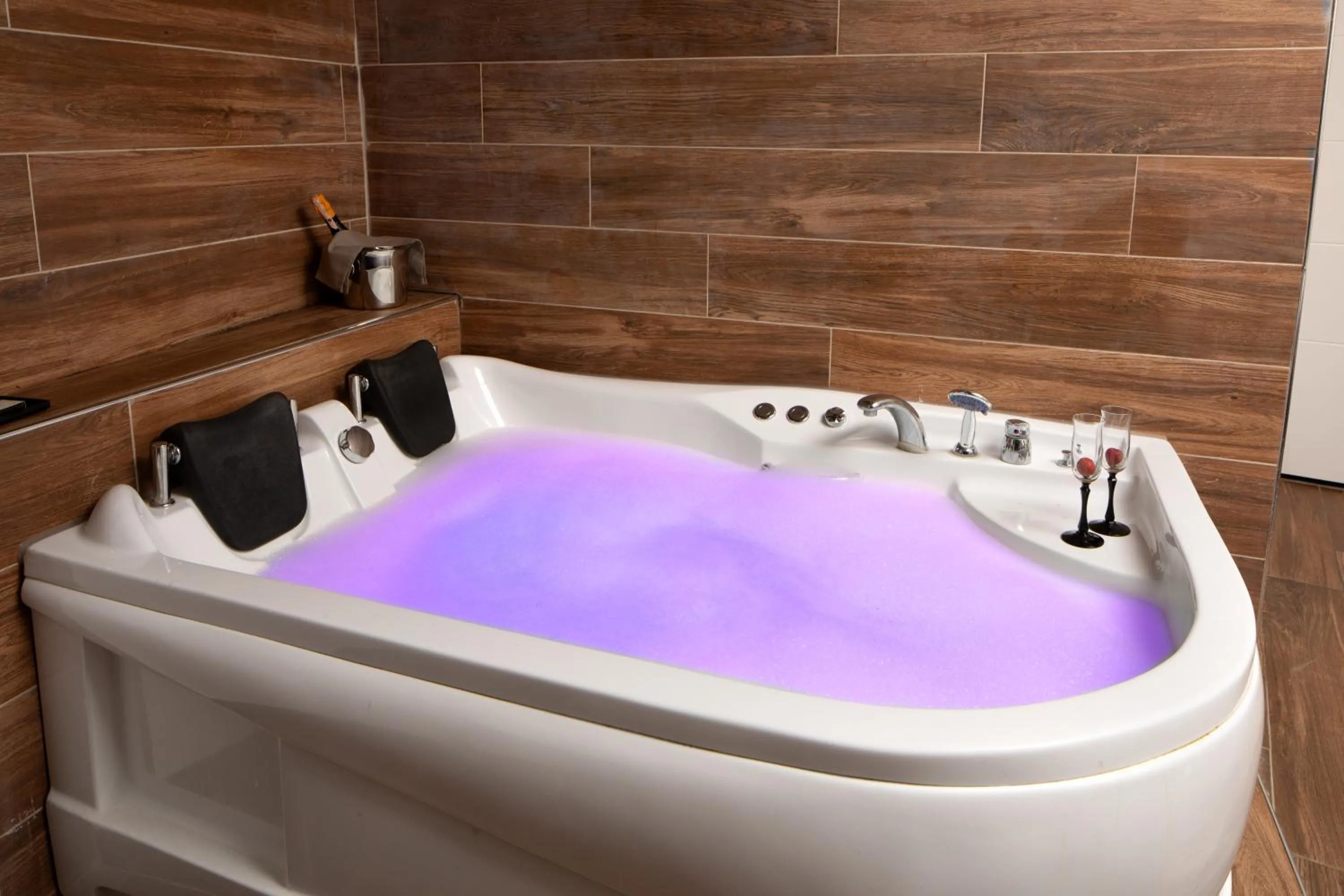 Hot Tub in Bakırköy Zeugma Suit Otel