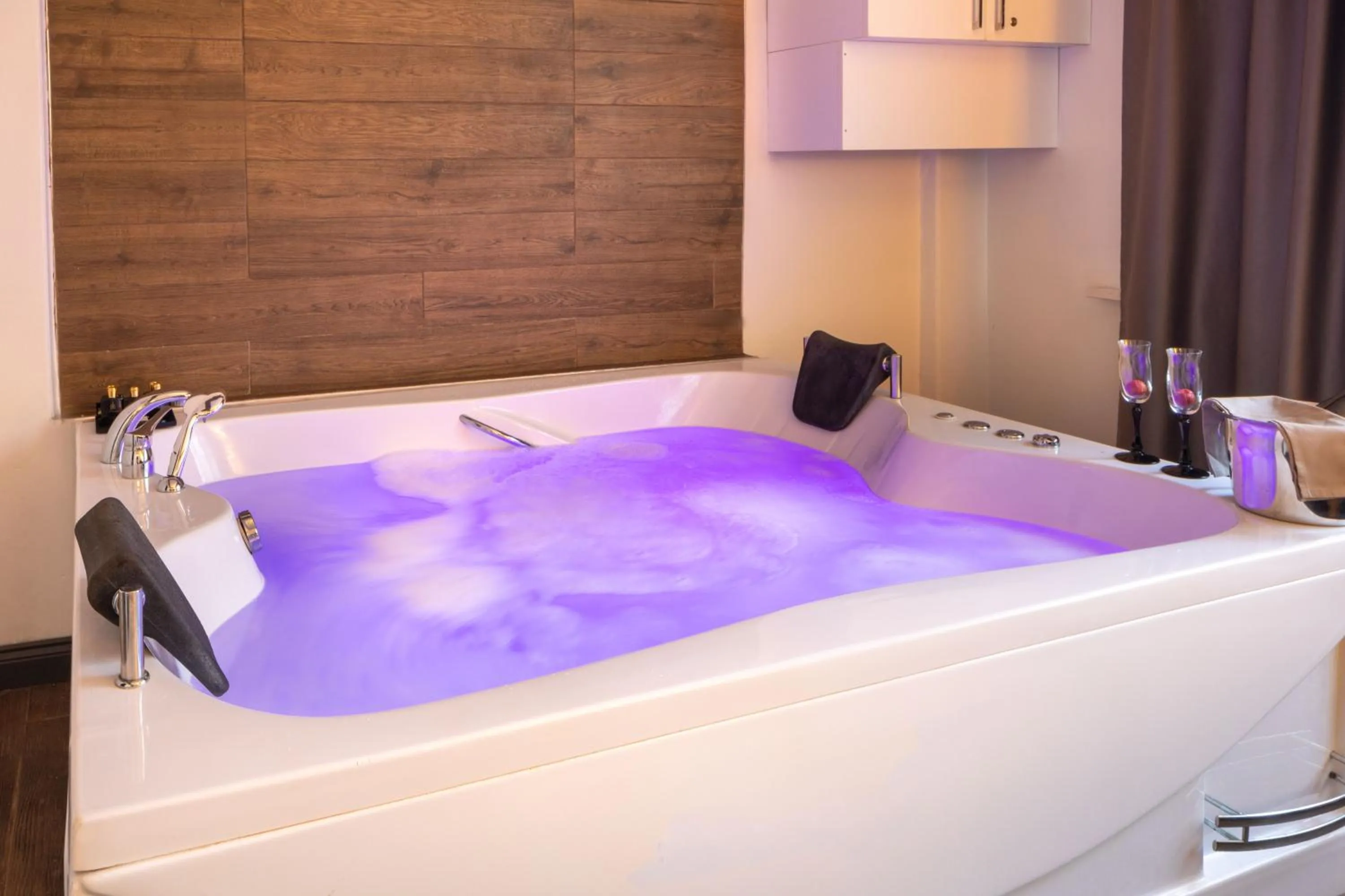 Communal lounge/ TV room in Bakırköy Zeugma Suit Otel