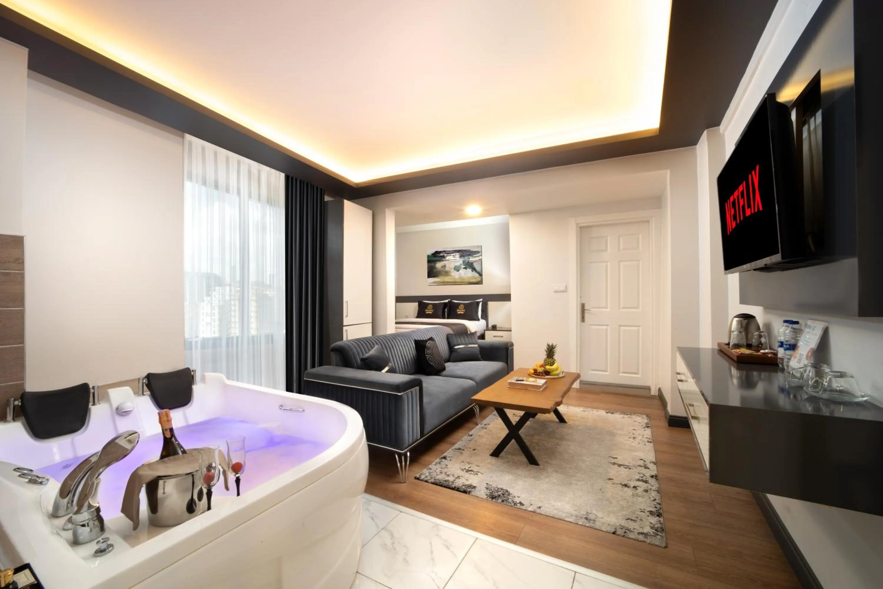 Photo of the whole room, Bed in Bakırköy Zeugma Suit Otel