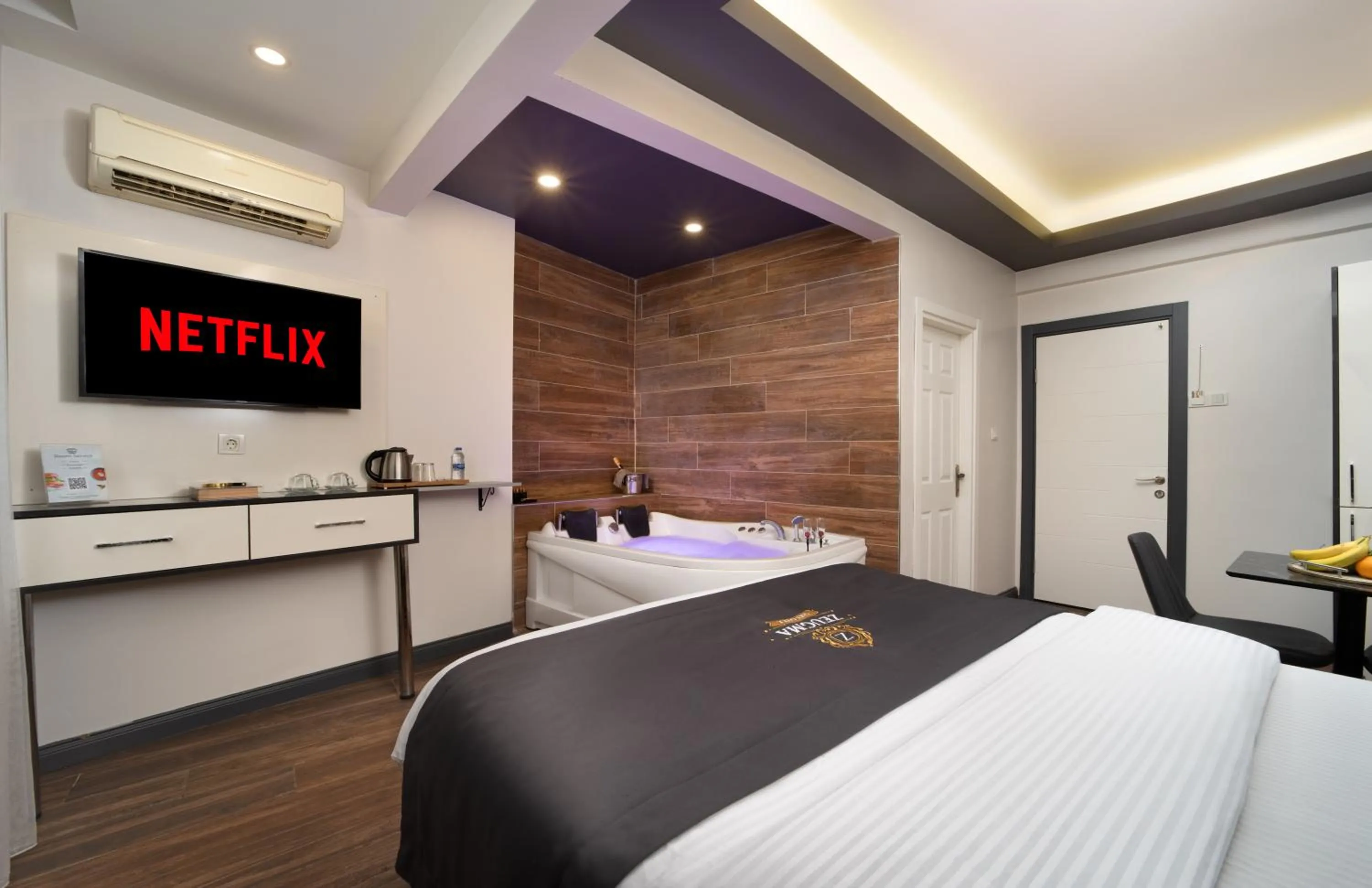 Bed in Bakırköy Zeugma Suit Otel