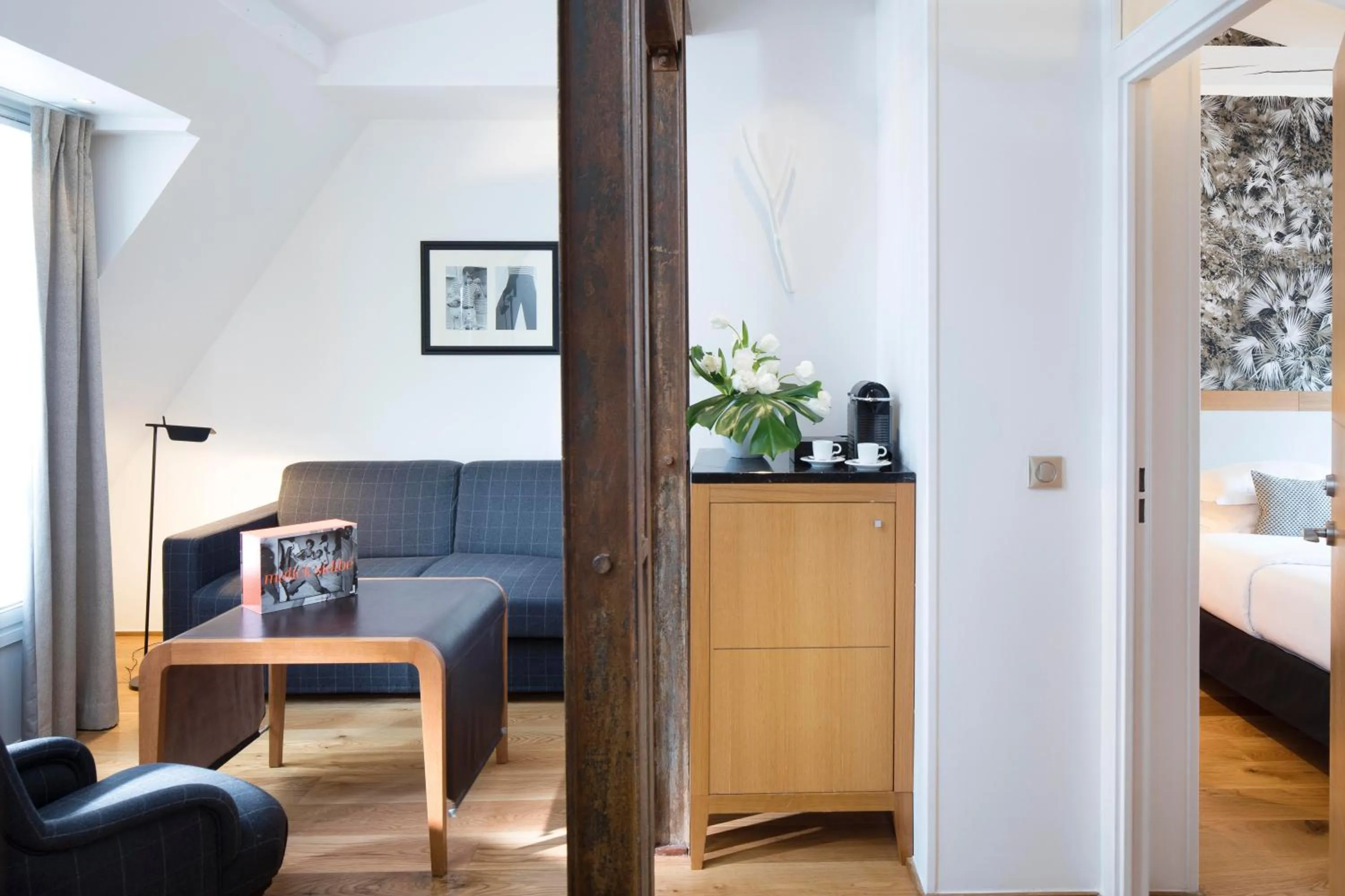 Living room, Bed in Hotel Le Six