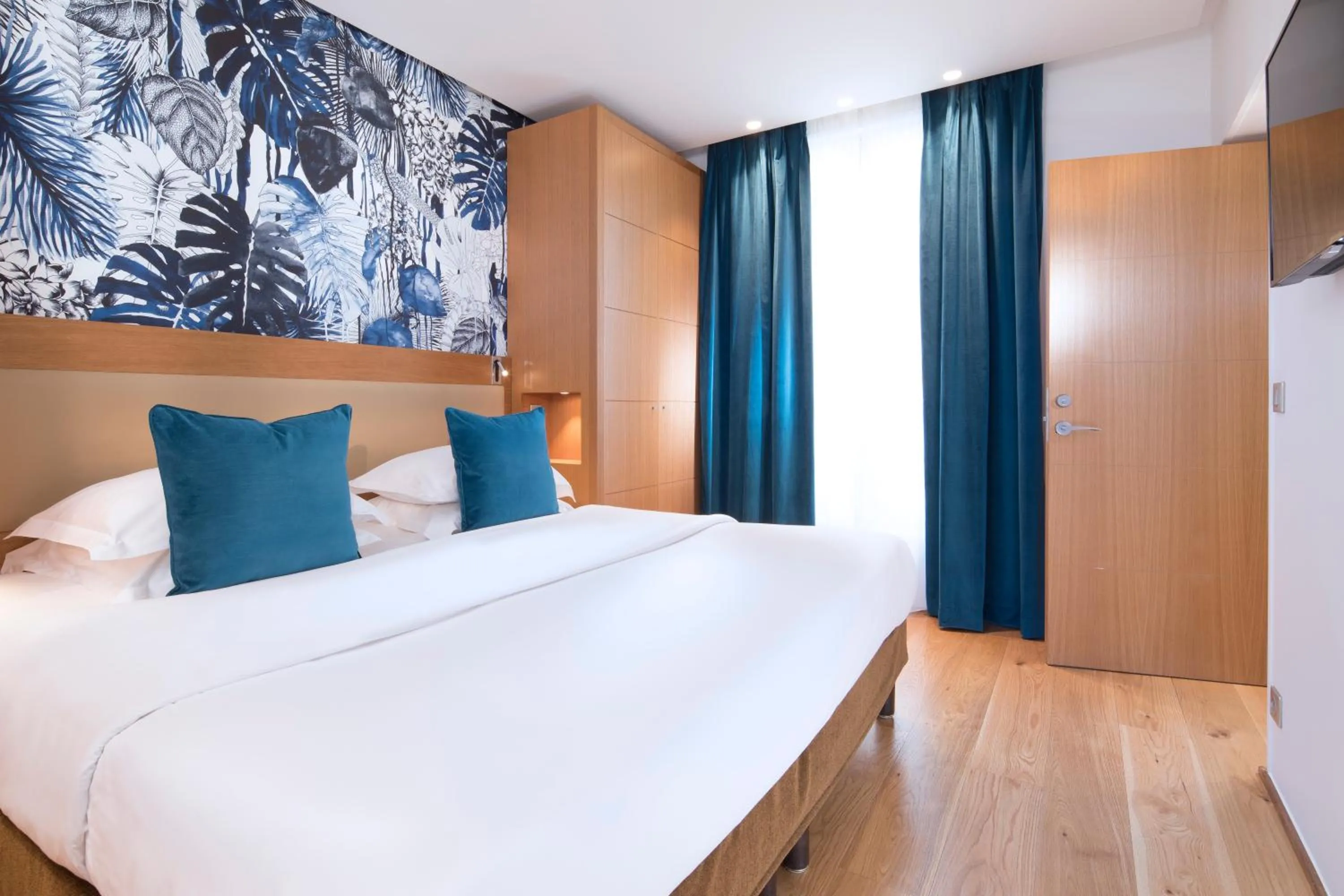 Bedroom, Bed in Hotel Le Six