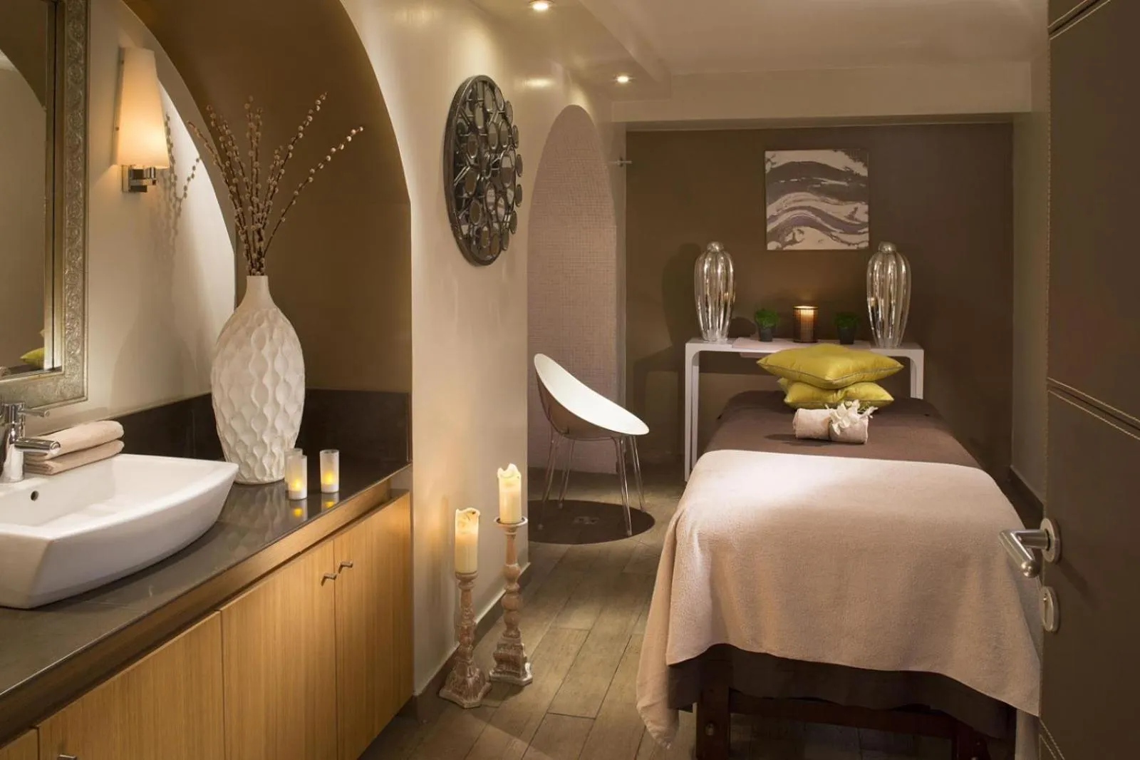 Massage, Bed in Hotel Le Six