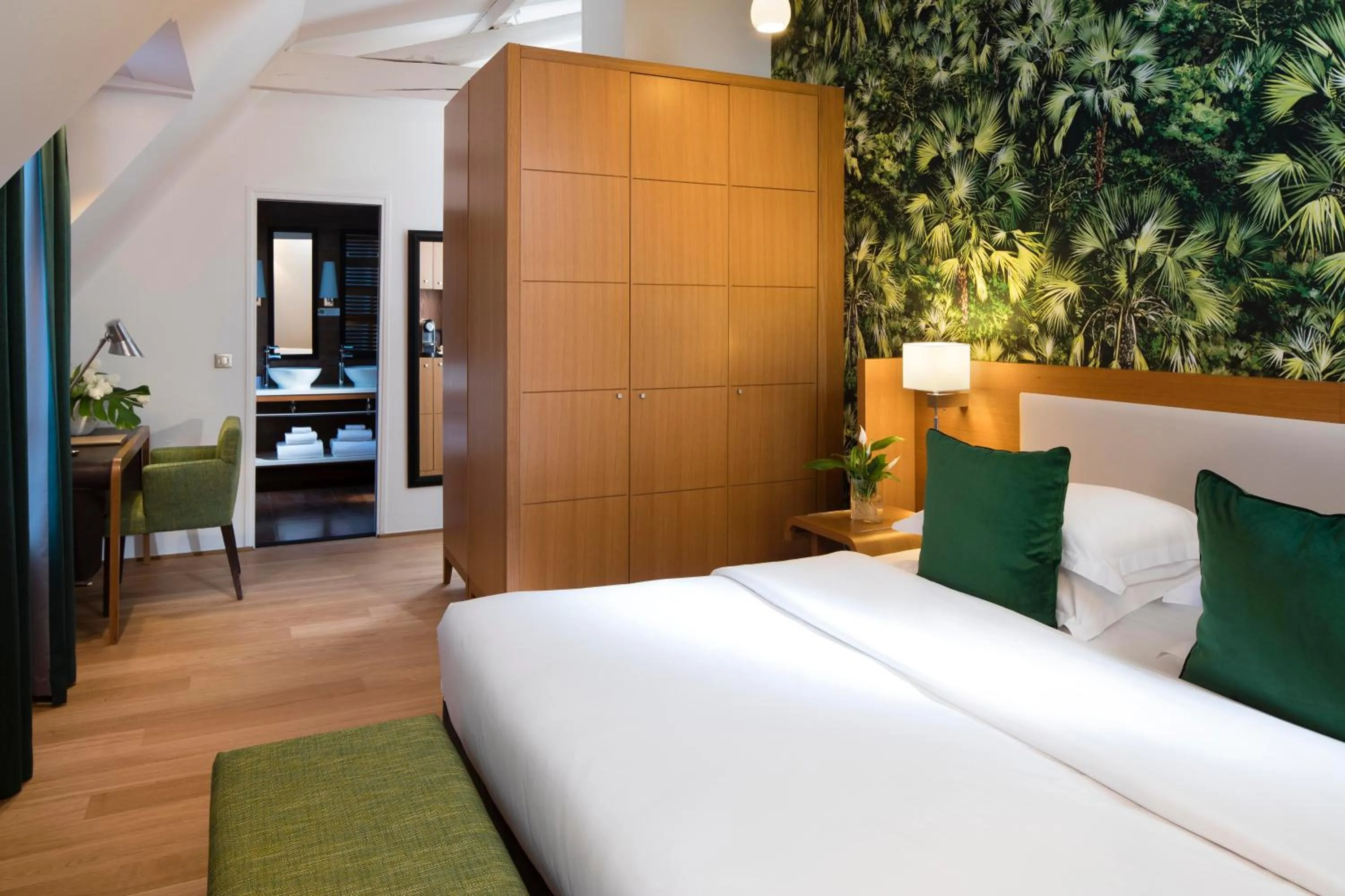 Photo of the whole room, Bed in Hotel Le Six