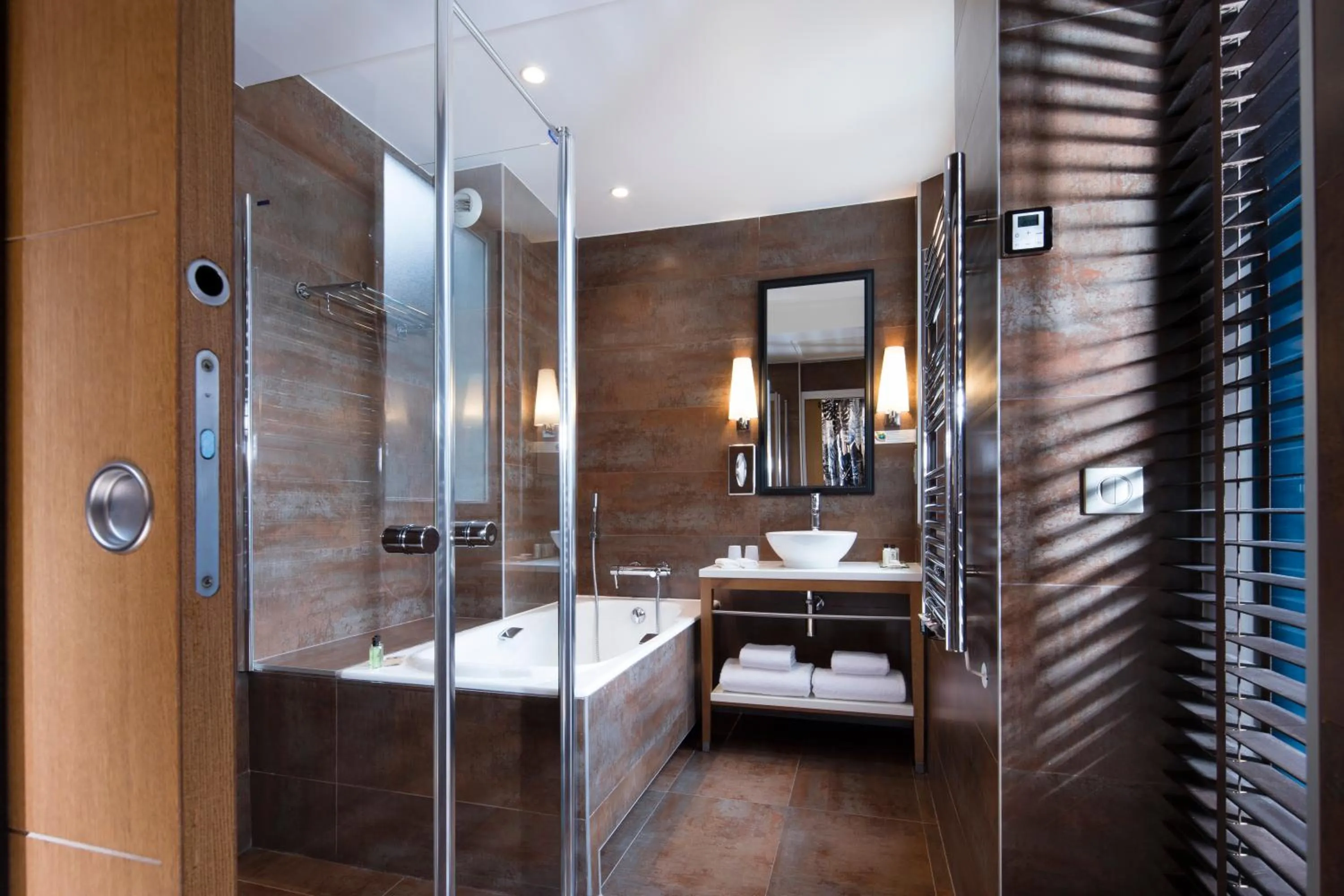 Bathroom in Hotel Le Six