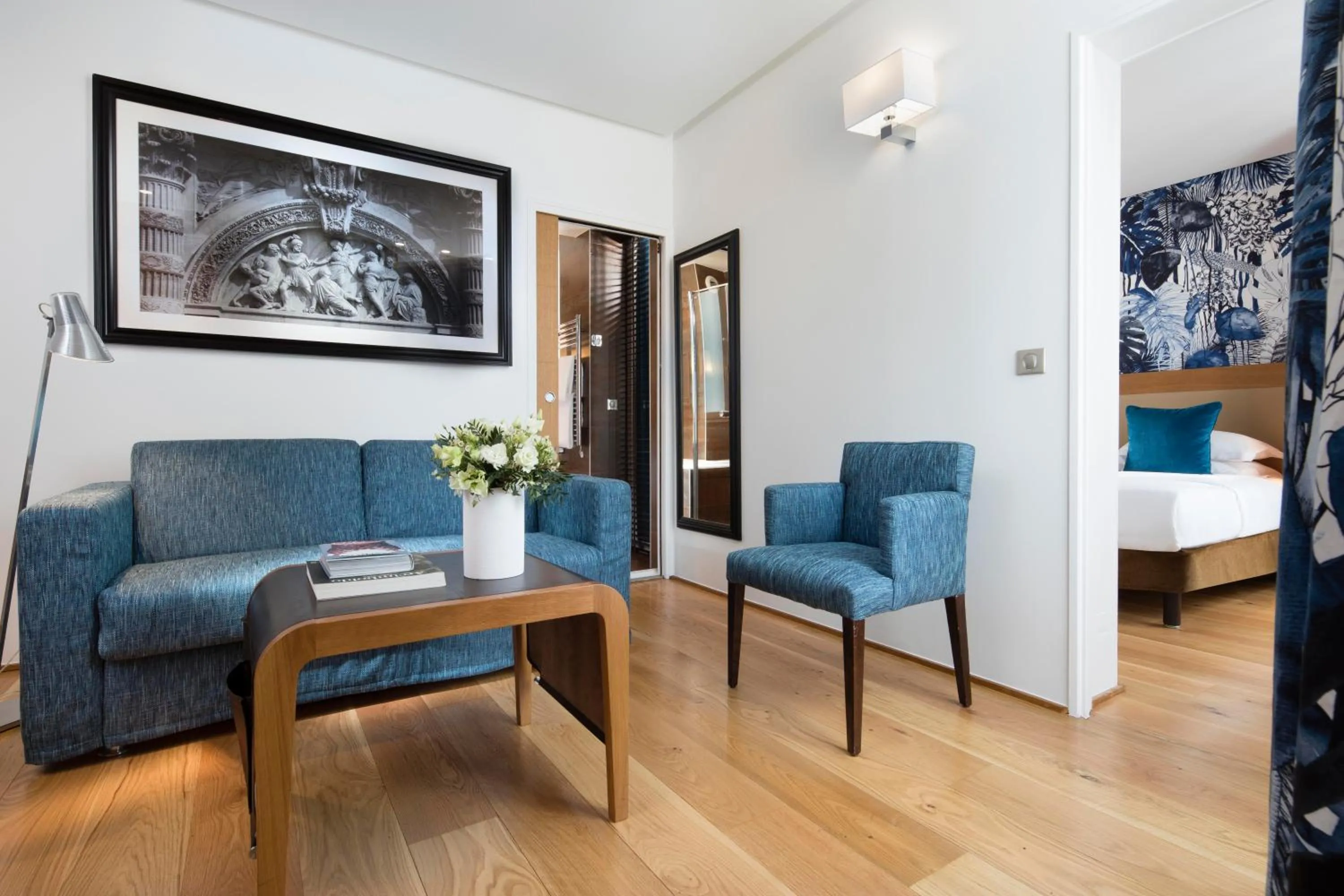 Living room, Bed in Hotel Le Six