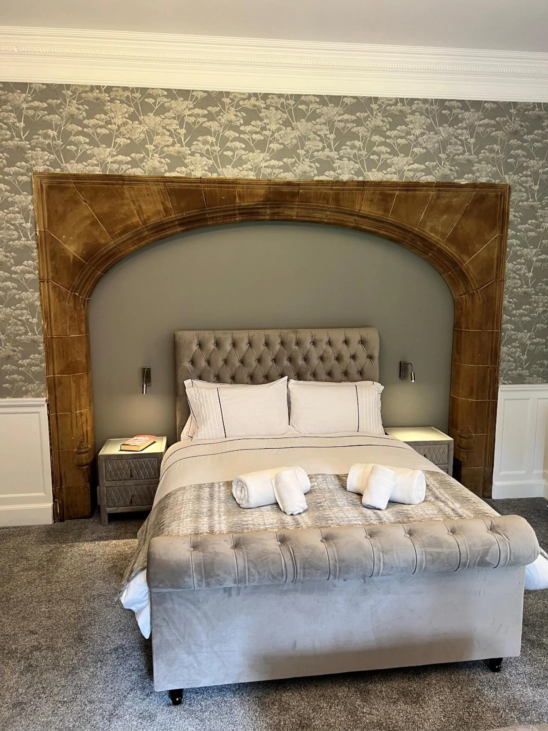 Bedroom, Bed in Rossal House Apartments, Inverness, Highlands