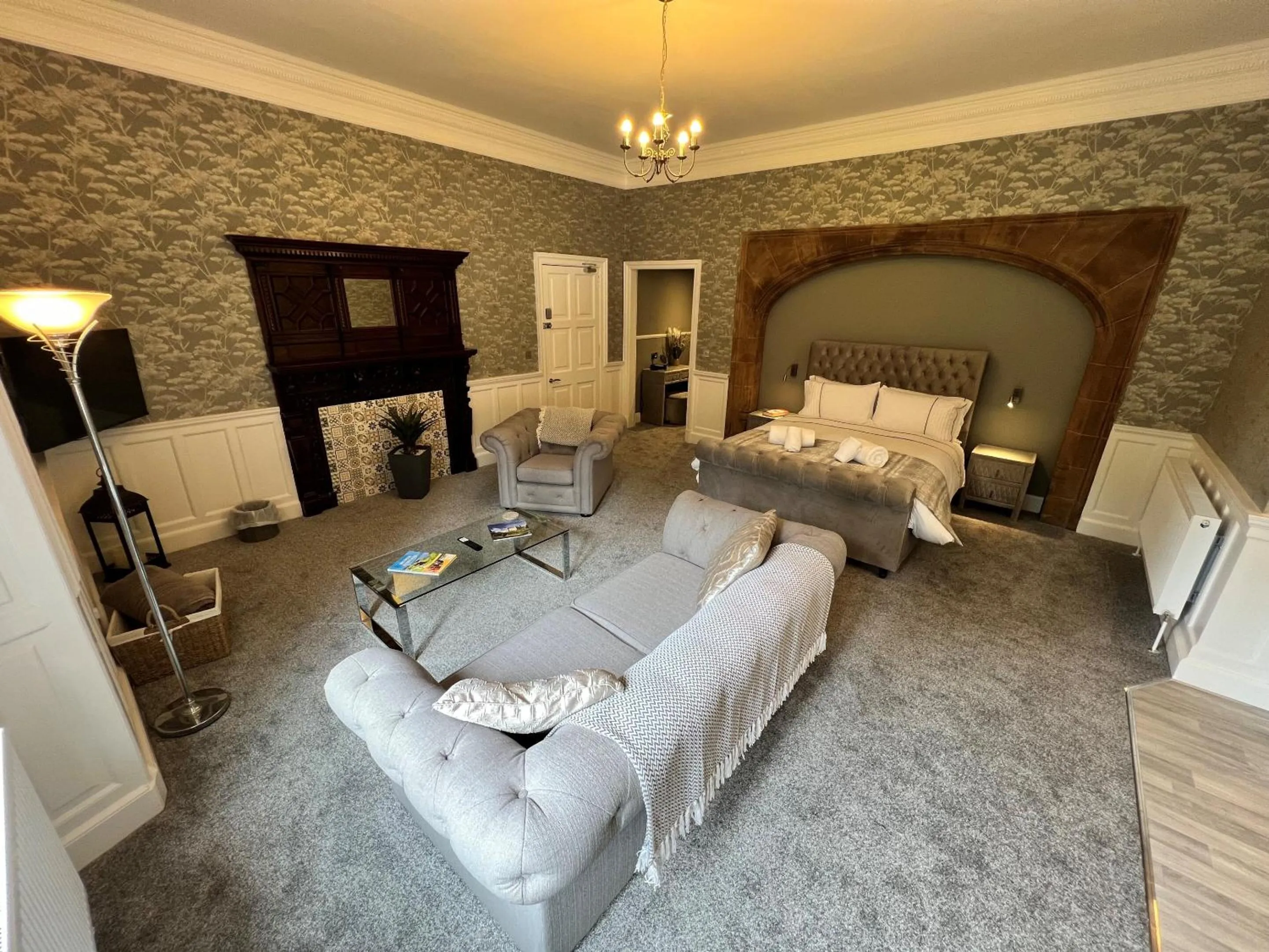 Bedroom, Bed in Rossal House Apartments, Inverness, Highlands