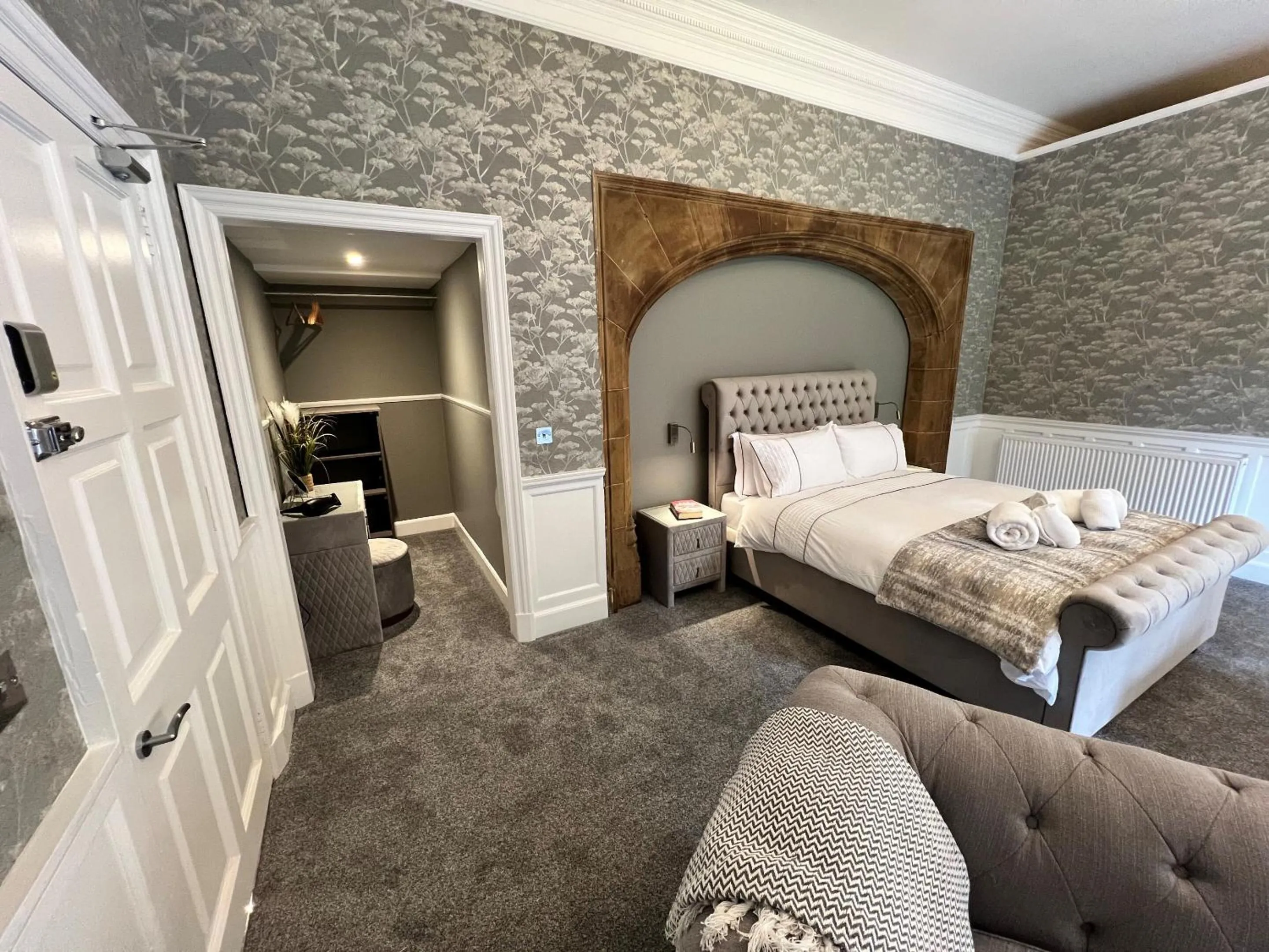 Bedroom, Bed in Rossal House Apartments, Inverness, Highlands