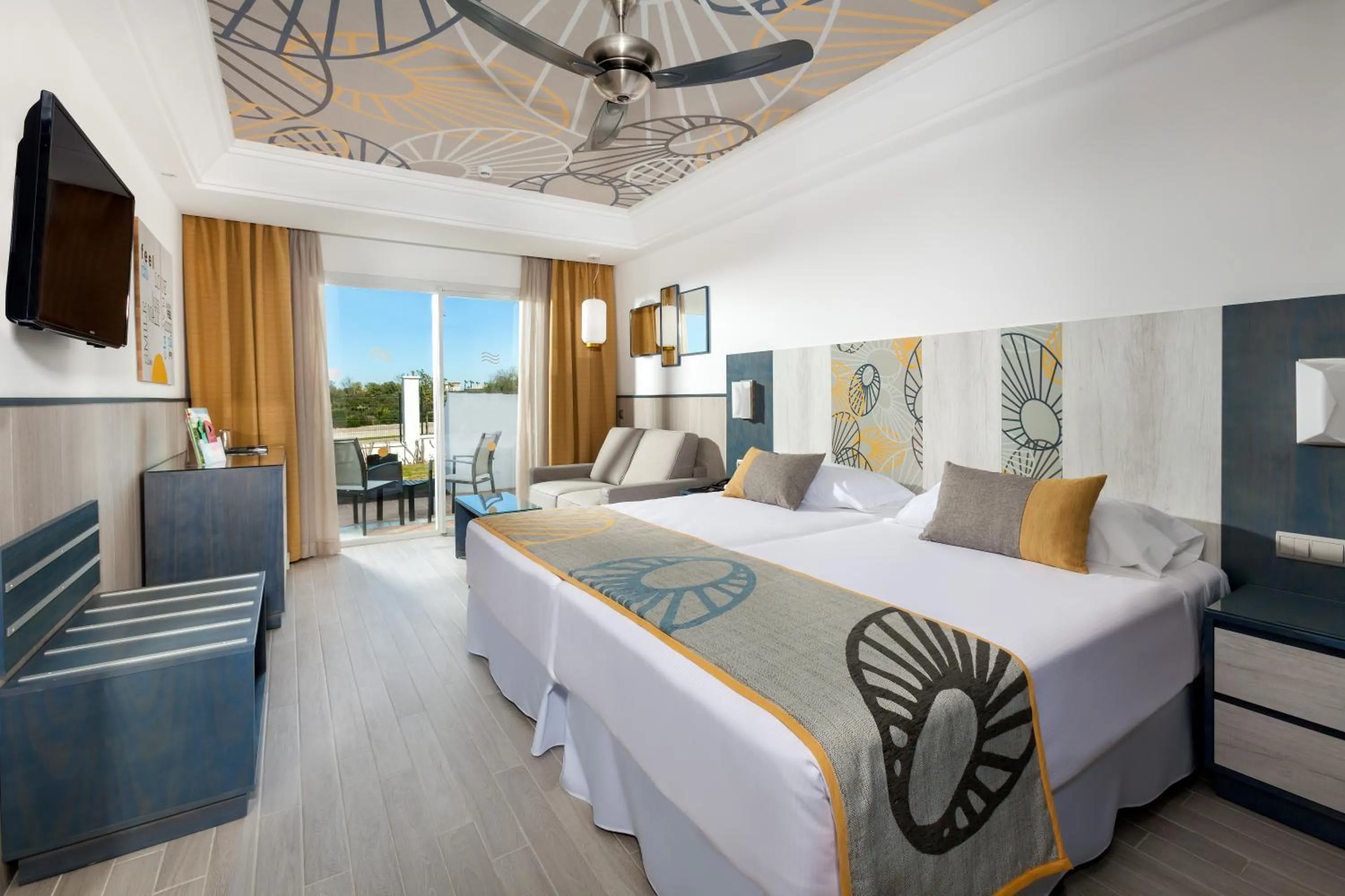 Bed in Hotel Riu Chiclana - All Inclusive