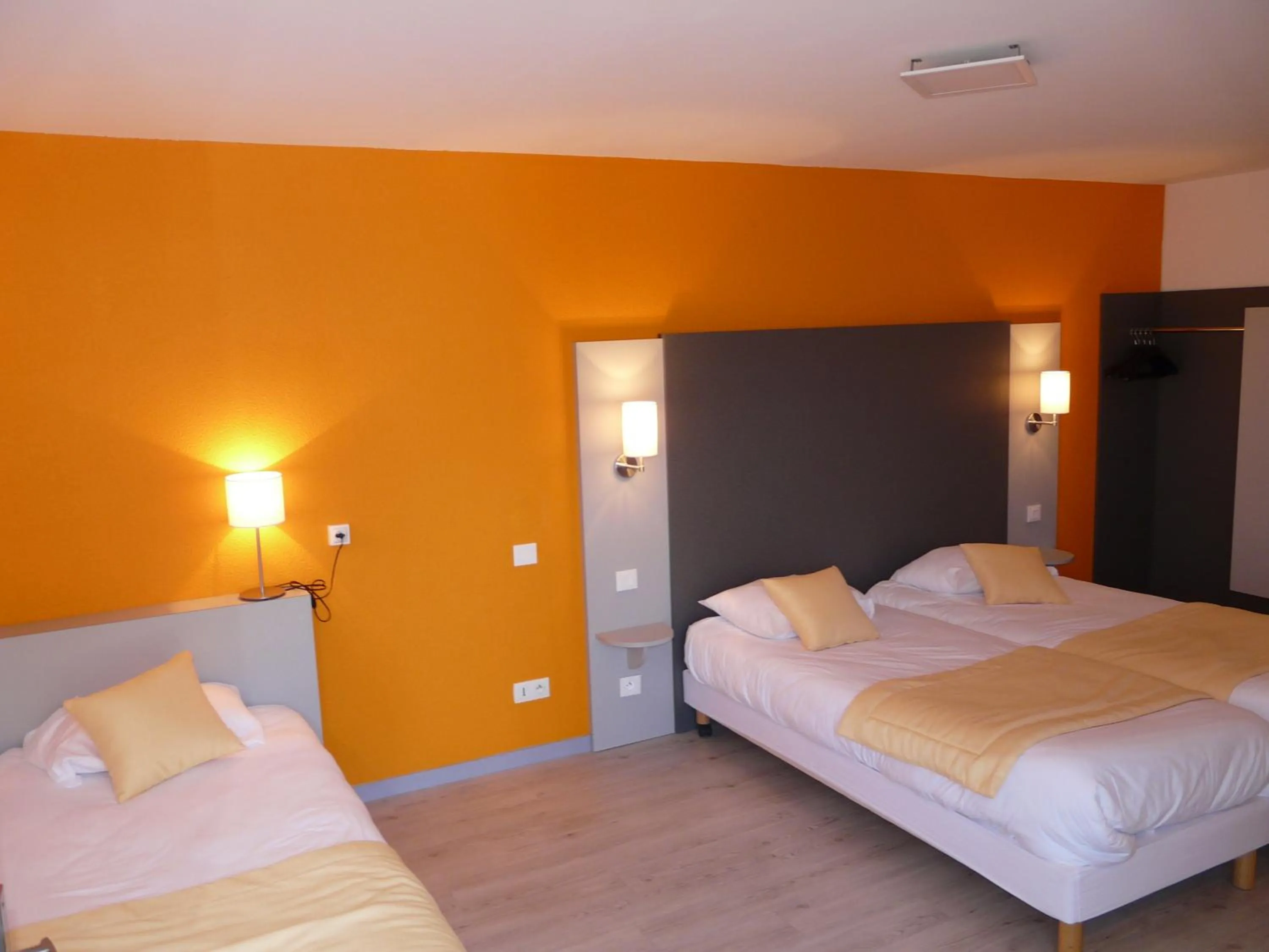 Bed in Hôtel de la baie de Paimpol